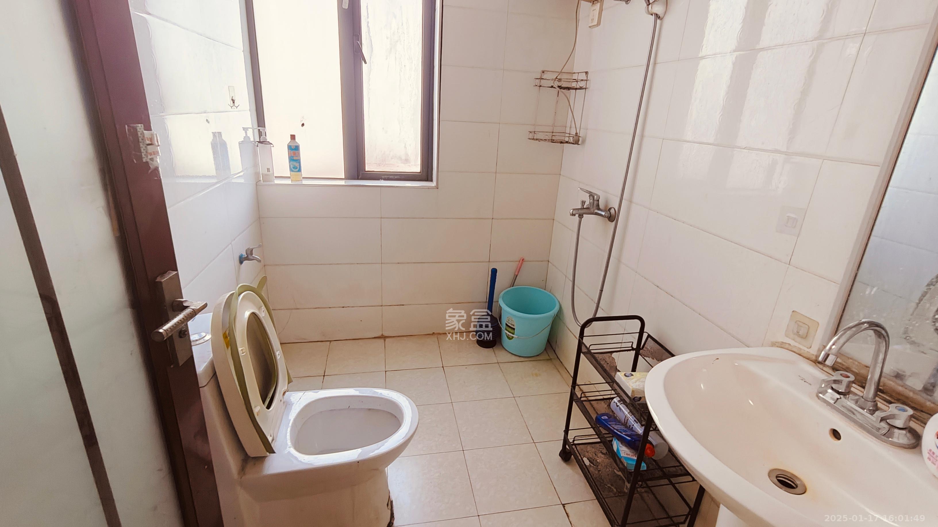 名富公寓 1室2厅1卫 2500.0元/月 名富公寓 1室2厅1卫 2500.0元/月室内图