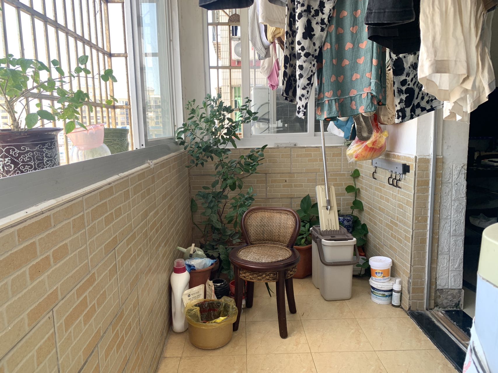 龙华商城  3室2厅1卫    130.0万 龙华商城  3室2厅1卫    130.0万室内图