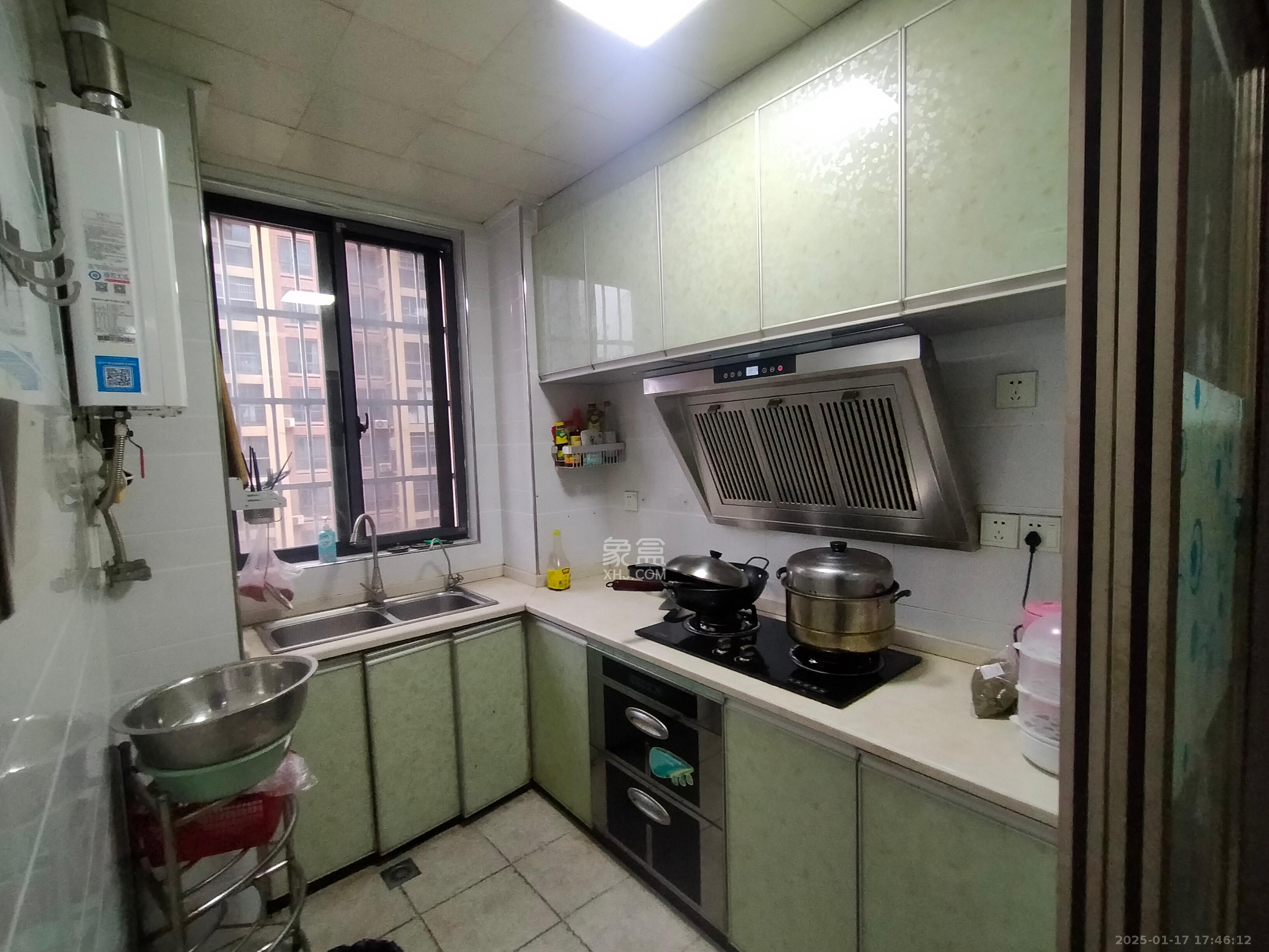 翡翠云天 3室2厅2卫 2100.0元/月 翡翠云天 3室2厅2卫 2100.0元/月室内图