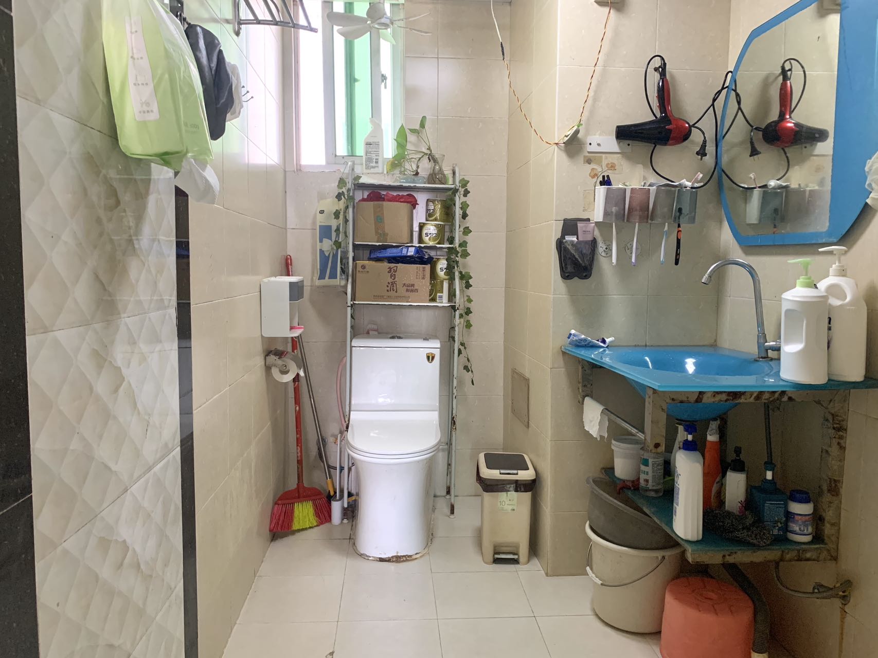 龙华商城  3室2厅1卫    130.0万 龙华商城  3室2厅1卫    130.0万室内图