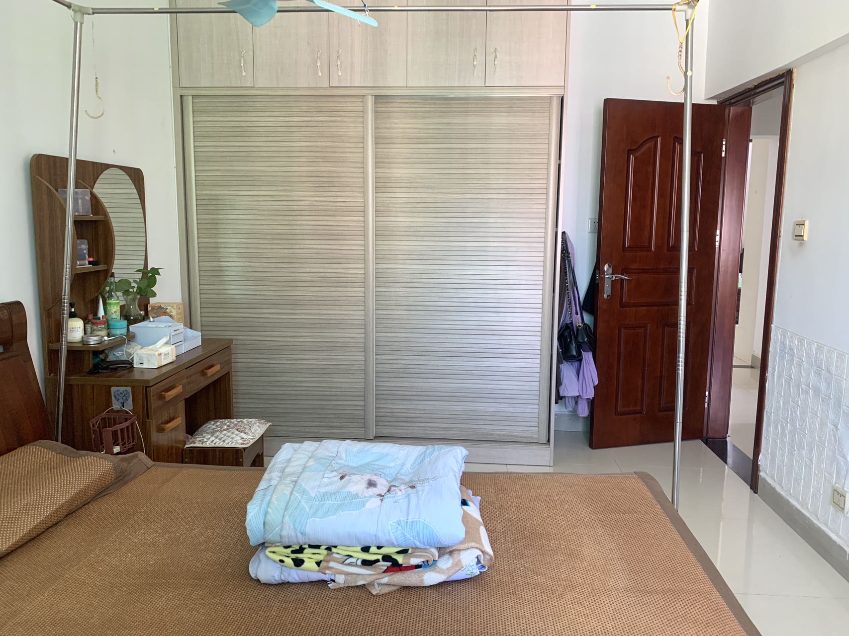 龙华商城  3室2厅1卫    130.0万 龙华商城  3室2厅1卫    130.0万室内图