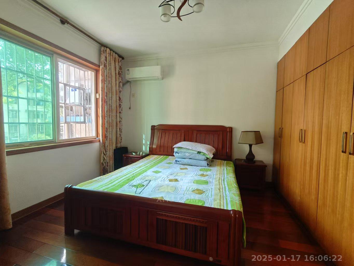 新华书店宿舍 4室2厅2卫 1600.0元/月 新华书店宿舍 4室2厅2卫 1600.0元/月室内图