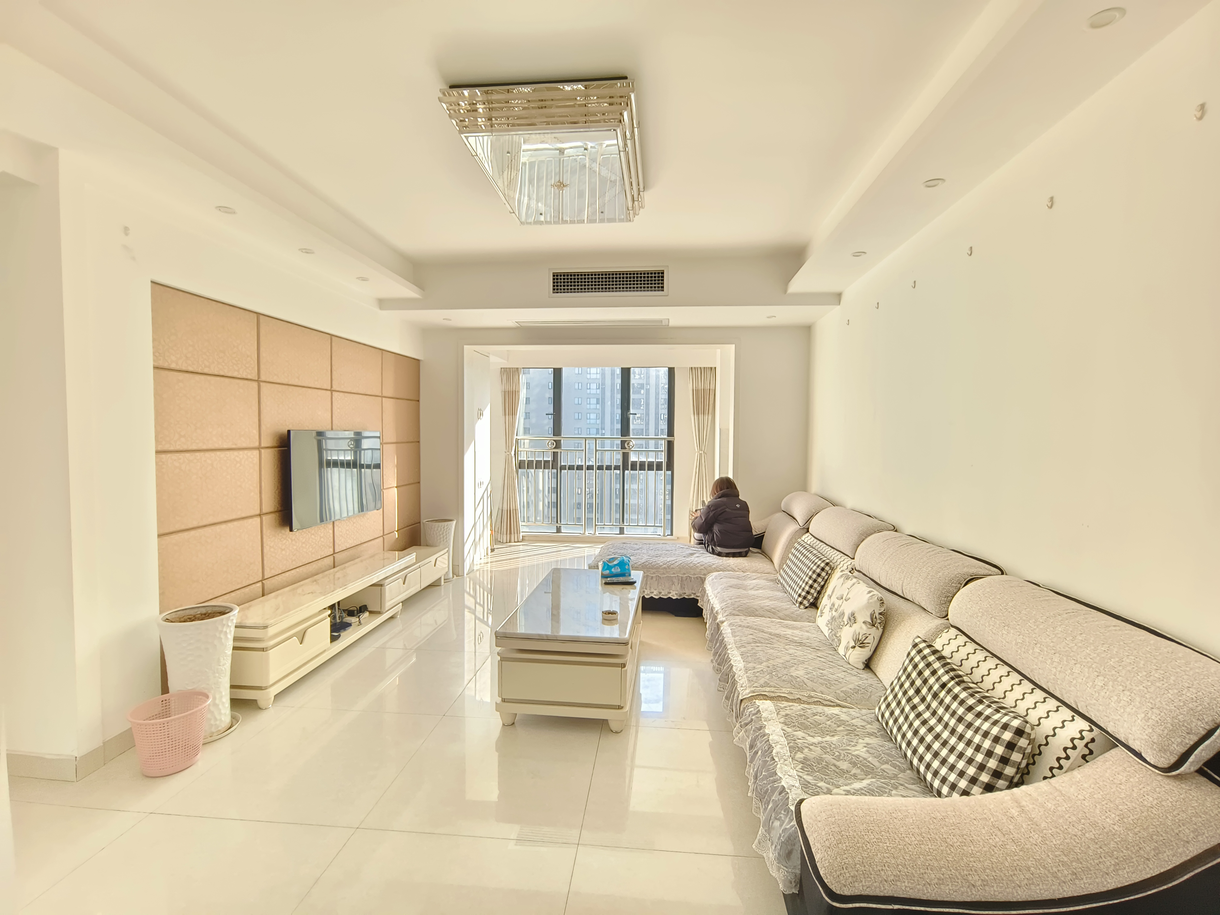 新邦壹品 3室2厅2卫 2200.0元/月 新邦壹品 3室2厅2卫 2200.0元/月室内图