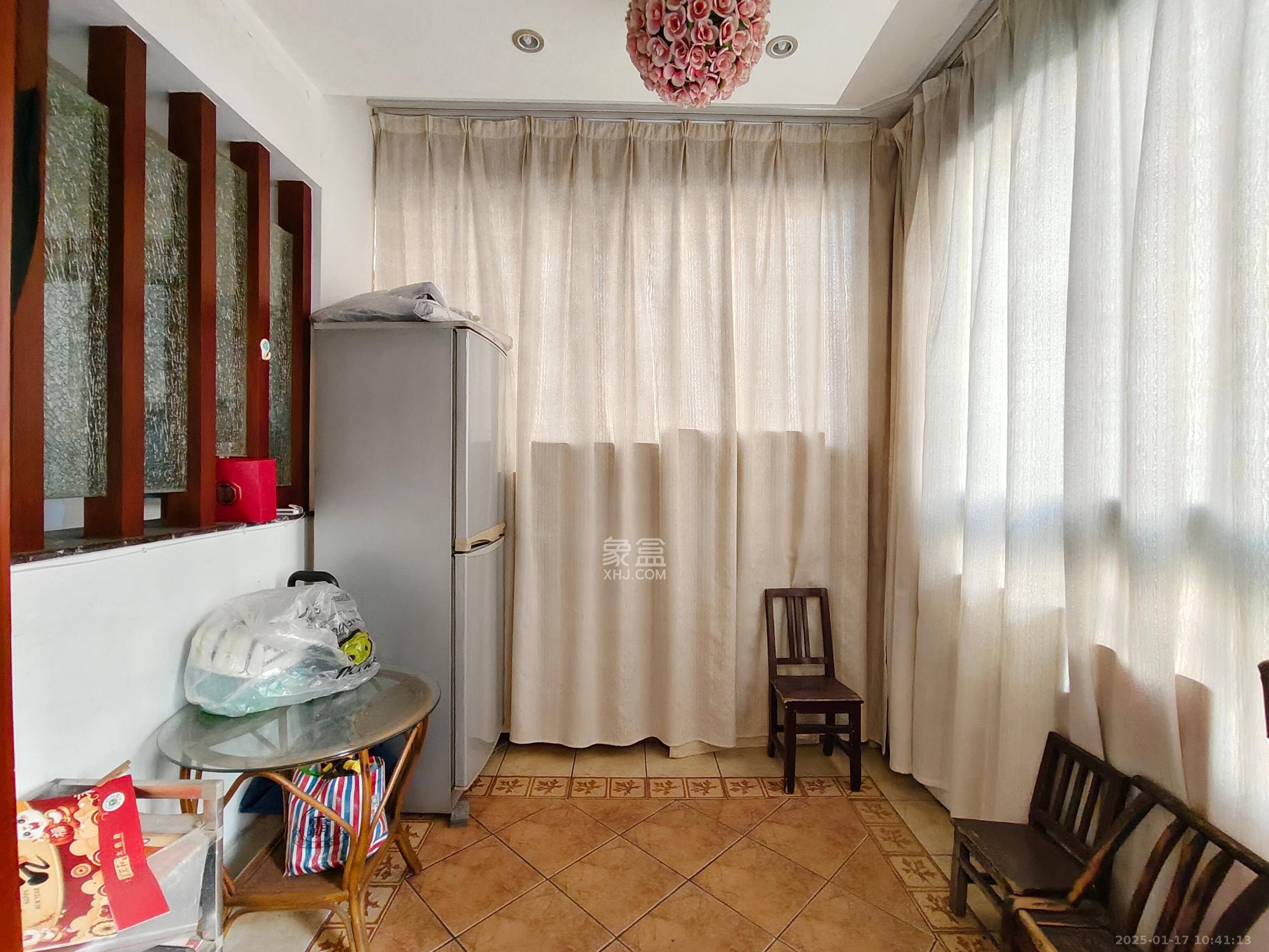 银港水晶城  3室2厅2卫   2800.00元/月室内图