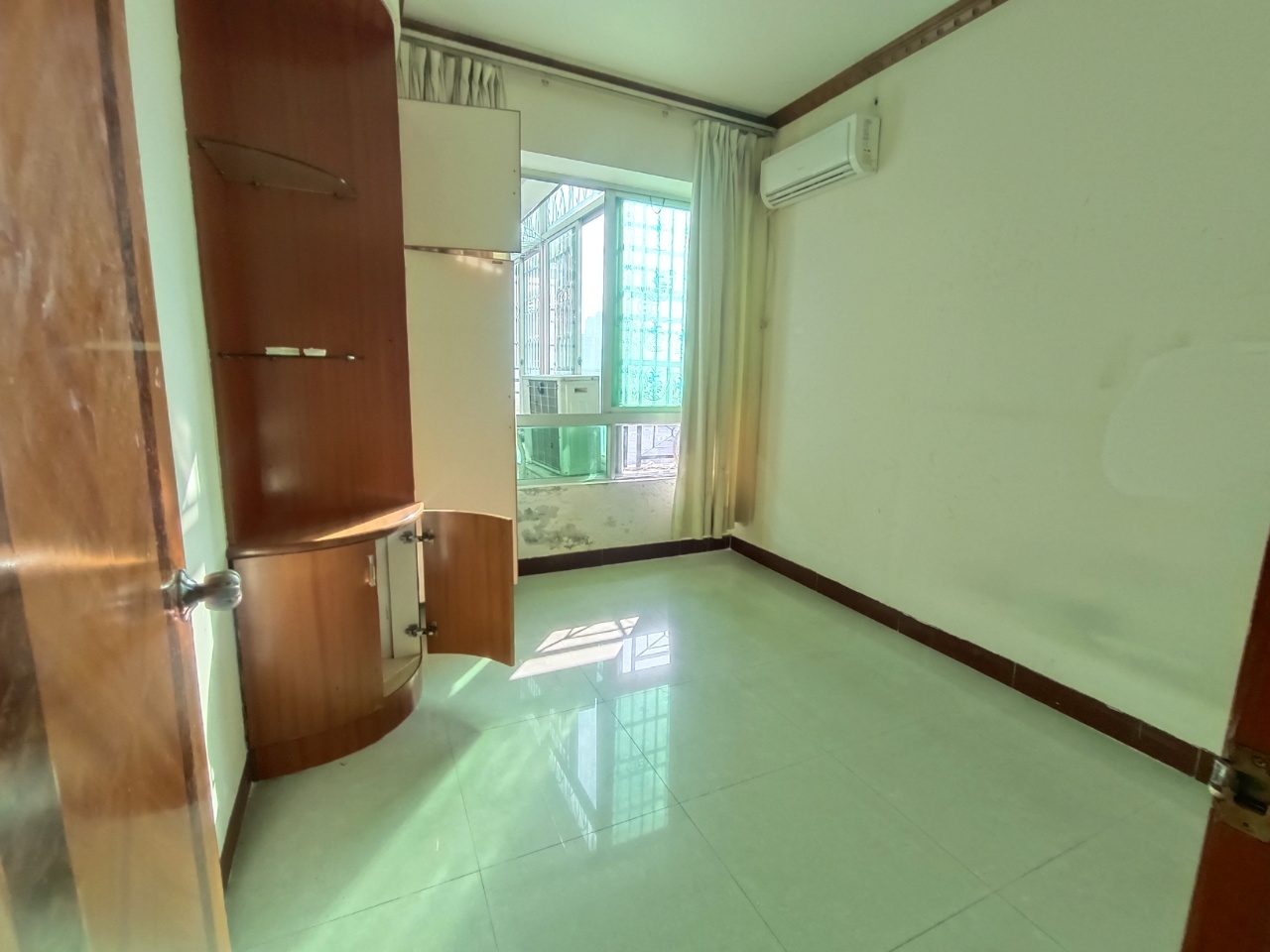 逸海楼 3室2厅1卫 2500.0元/月 逸海楼 3室2厅1卫 2500.0元/月室内图