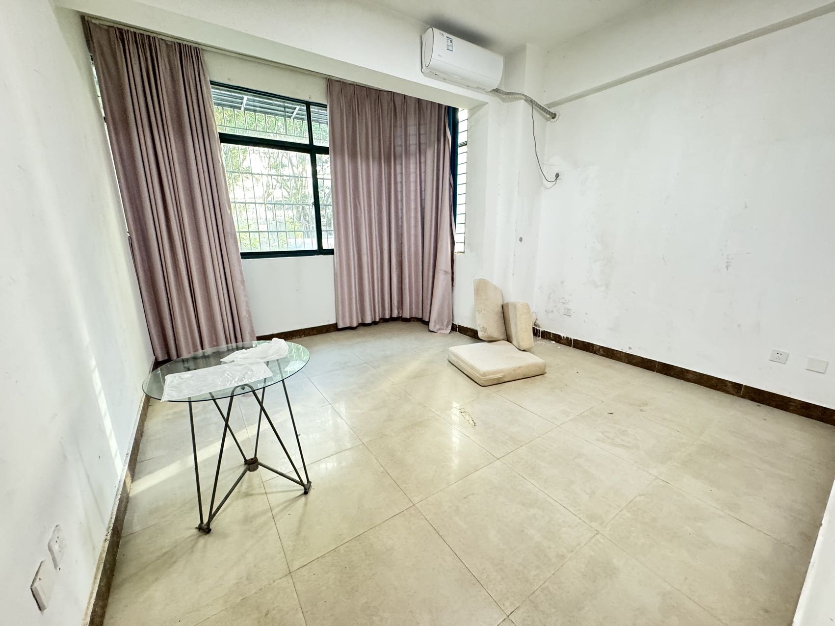 怡景花园 3室2厅1卫 110.0万 怡景花园 3室2厅1卫 110.0万客厅