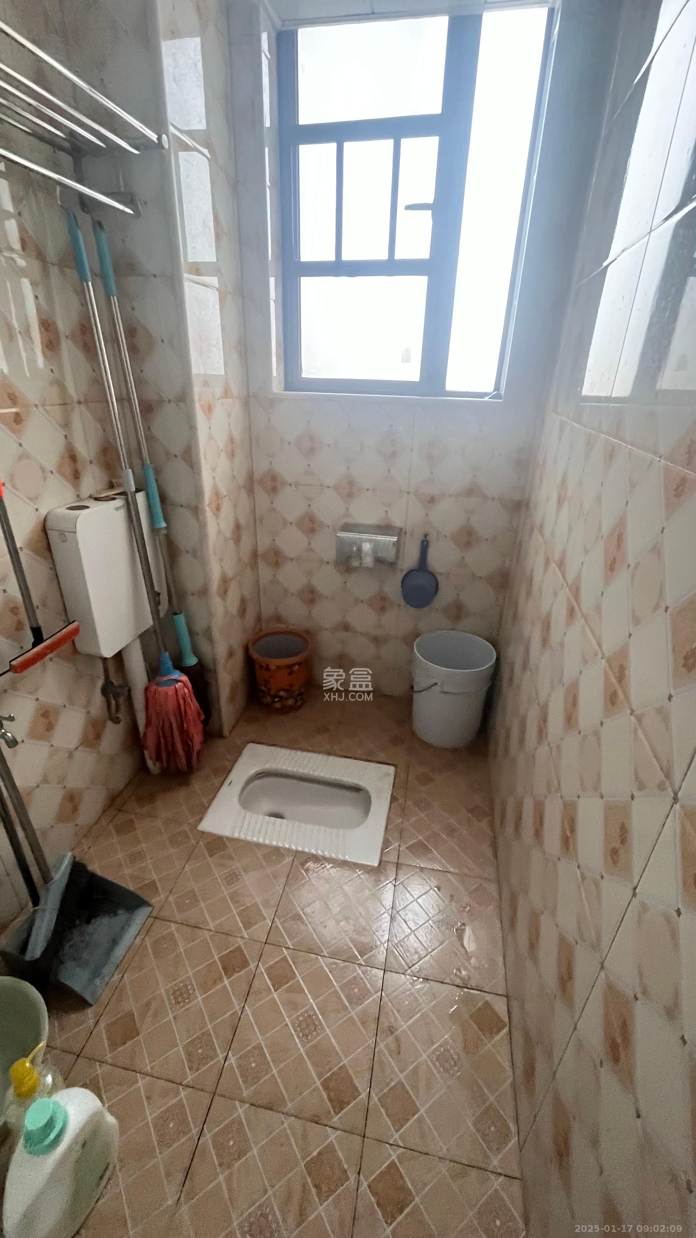 东岸梅园小区 1室0厅0卫 2500.0元/月 东岸梅园小区 1室0厅0卫 2500.0元/月室内图