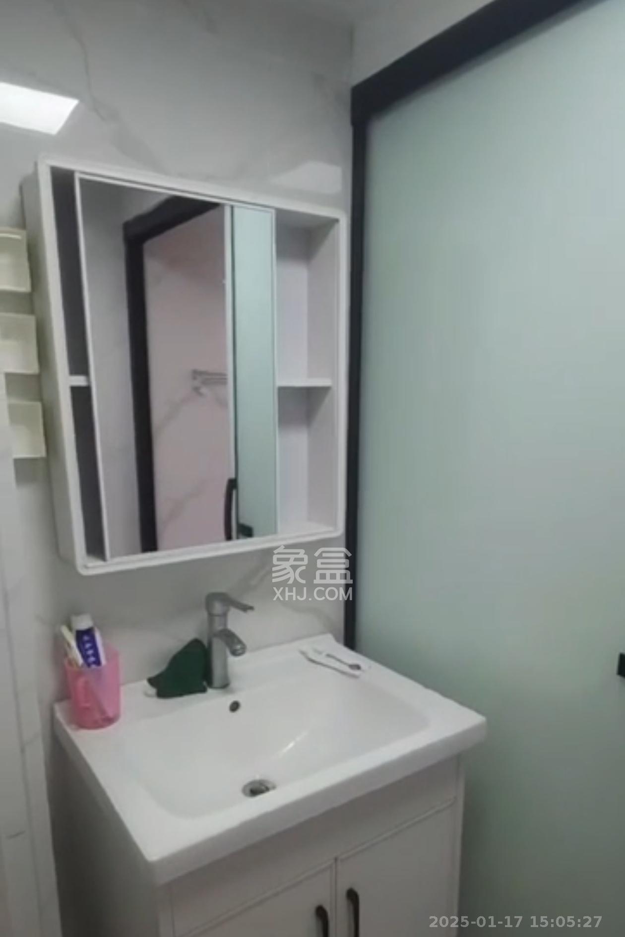 龙吉湾小区(龙瑞尚苑) 2室2厅1卫 2200.0元/月 龙吉湾小区(龙瑞尚苑) 2室2厅1卫 2200.0元/月室内图