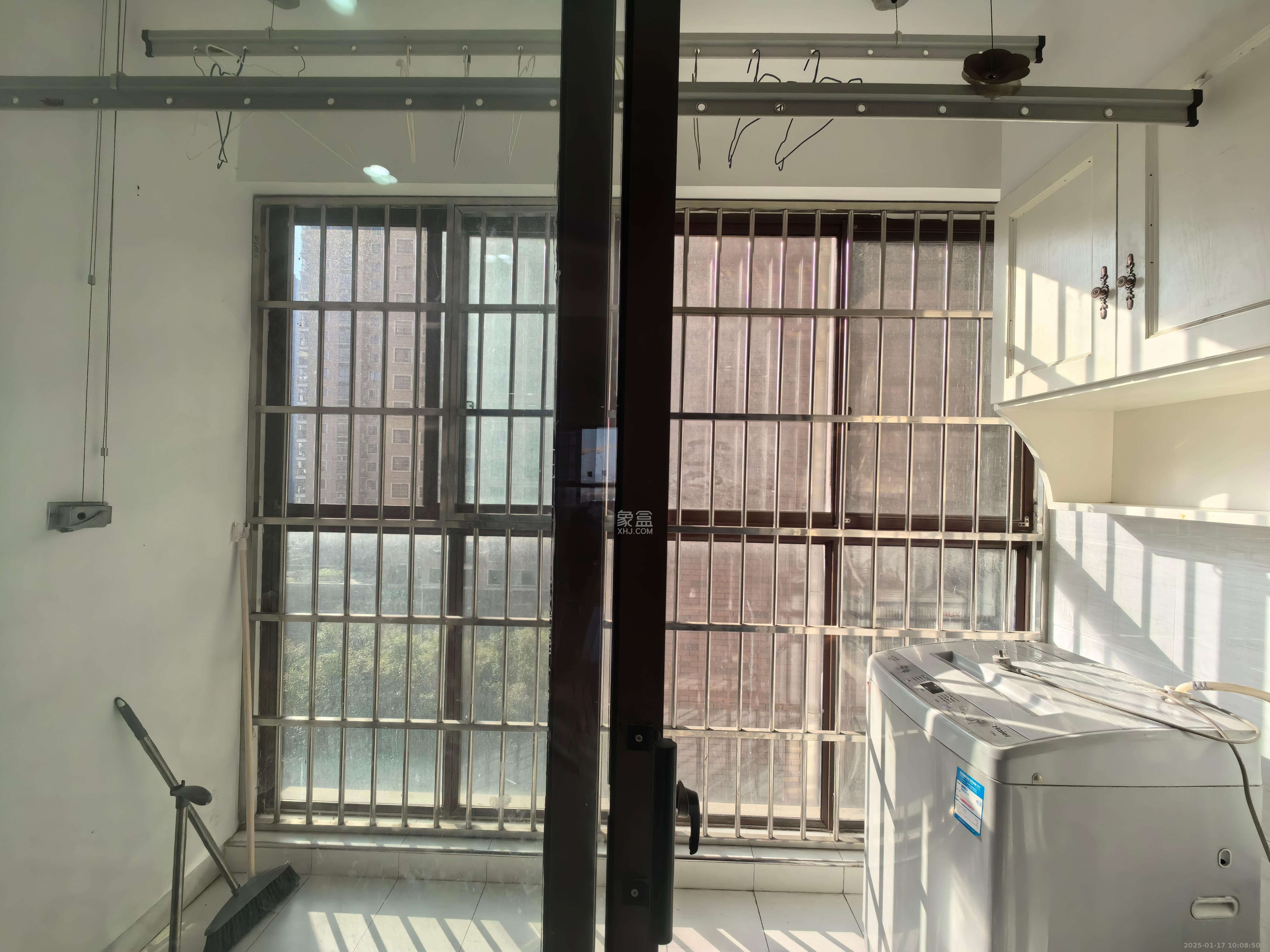 水岸世景  3室2厅2卫    2350.0元/月 水岸世景  3室2厅2卫    2350.0元/月室内图