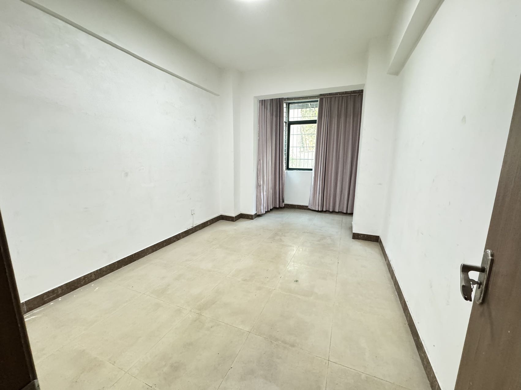 怡景花园 3室2厅1卫 110.0万 怡景花园 3室2厅1卫 110.0万客厅