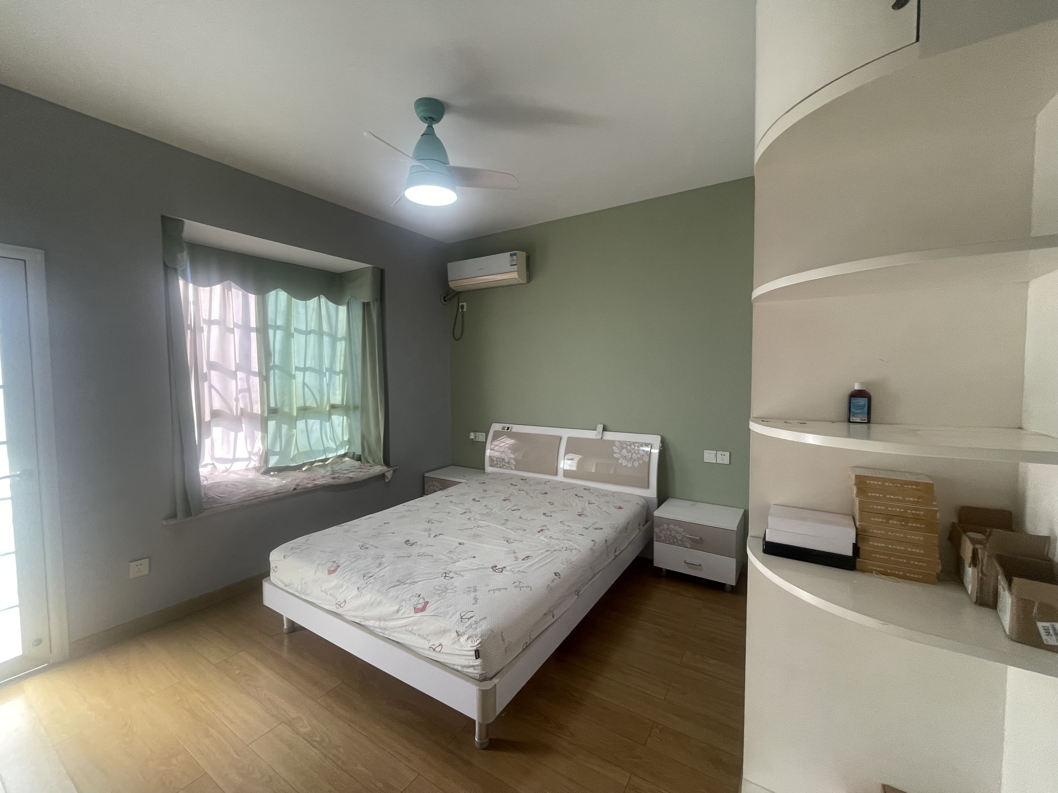 星海名都 3室2厅2卫 69.8万 星海名都 3室2厅2卫 69.8万卧室