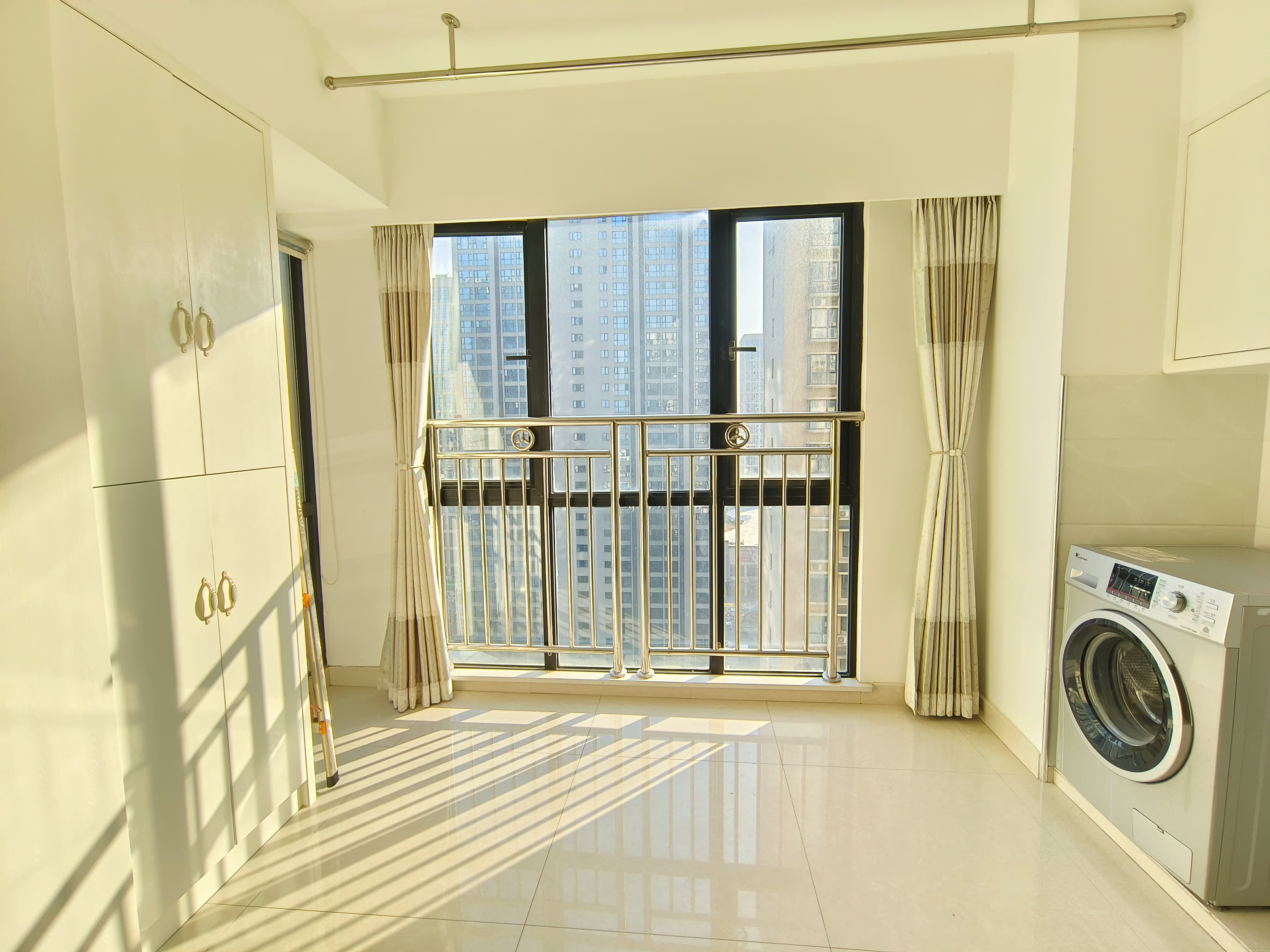 新邦壹品 3室2厅2卫 2200.0元/月 新邦壹品 3室2厅2卫 2200.0元/月室内图