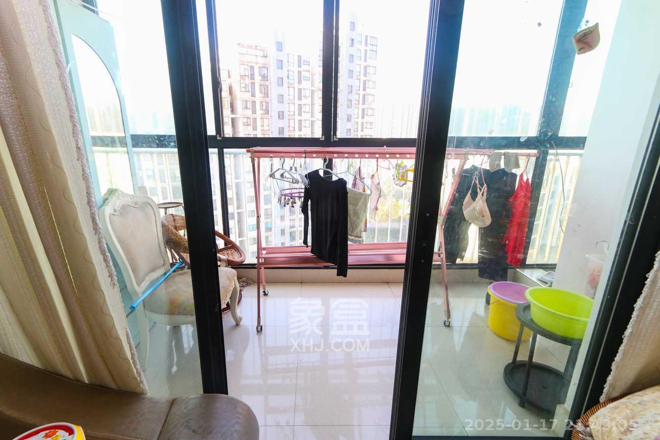 阳光100三期  2室2厅1卫   2300.00元/月室内图