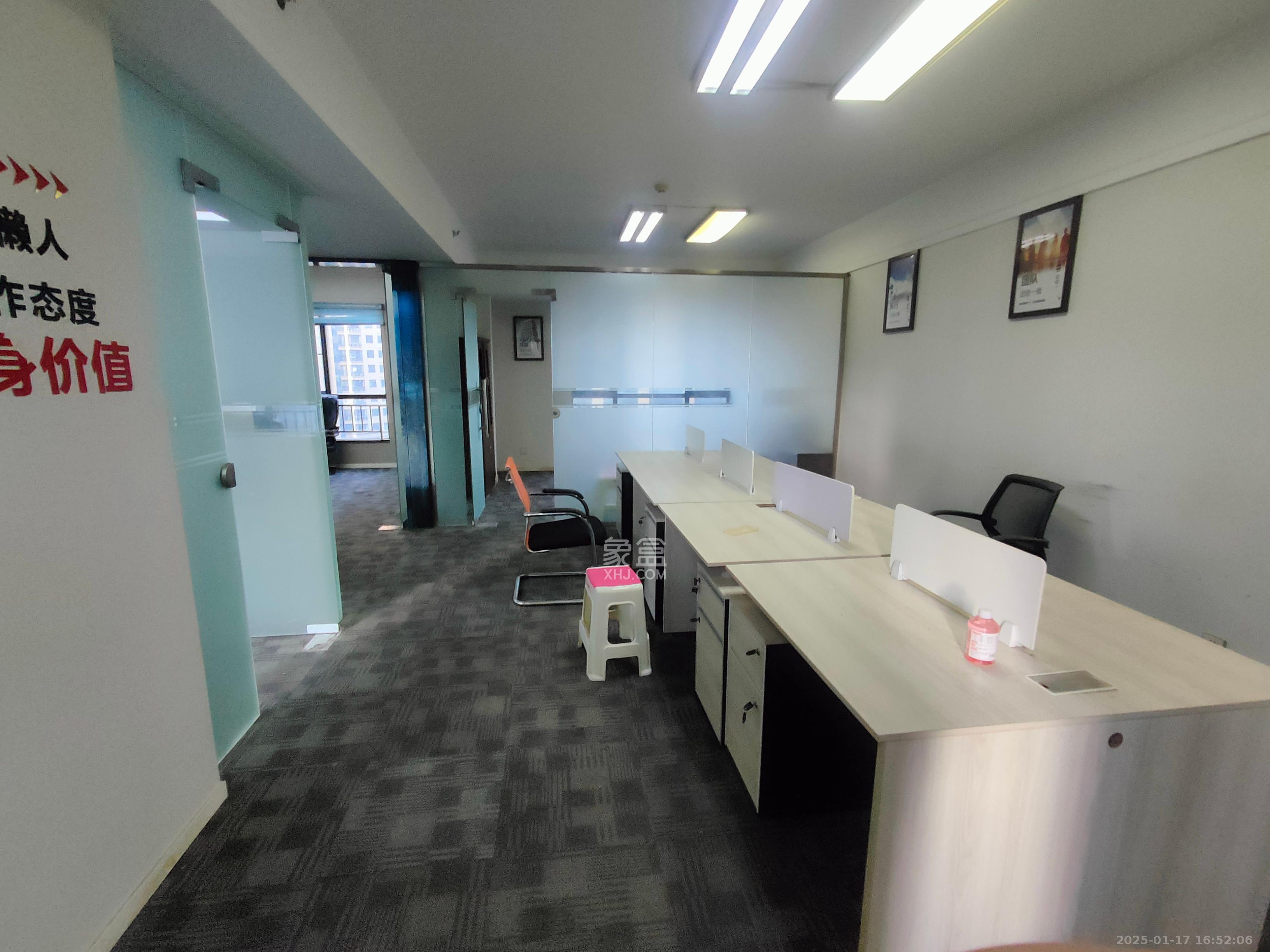 德思勤城市广场(宝格丽公寓) 1室1厅1卫 5000.0元/月 德思勤城市广场(宝格丽公寓) 1室1厅1卫 5000.0元/月室内图