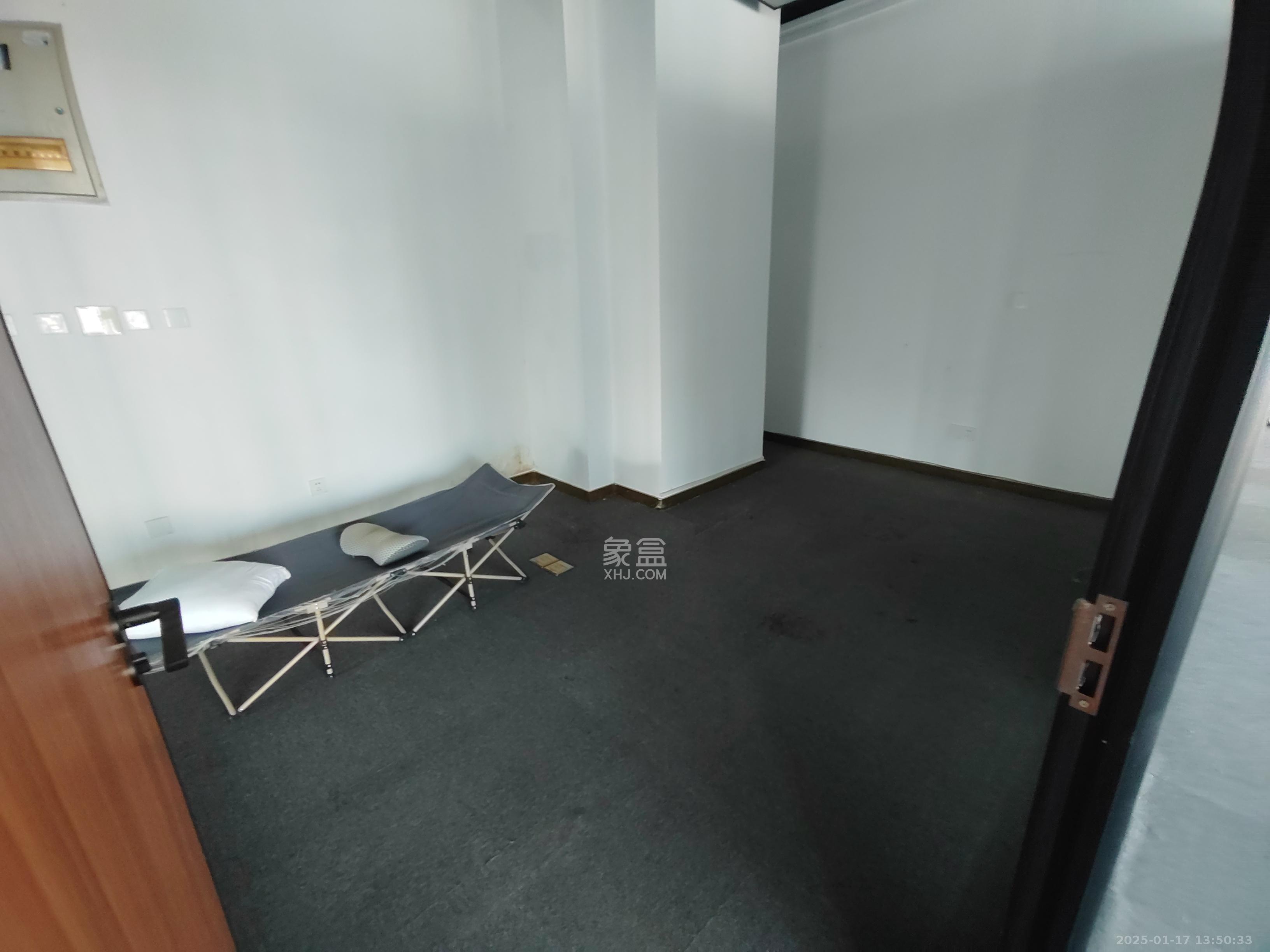 绿地中央广场 1室1厅1卫 39000.0元/月 绿地中央广场 1室1厅1卫 39000.0元/月室内图