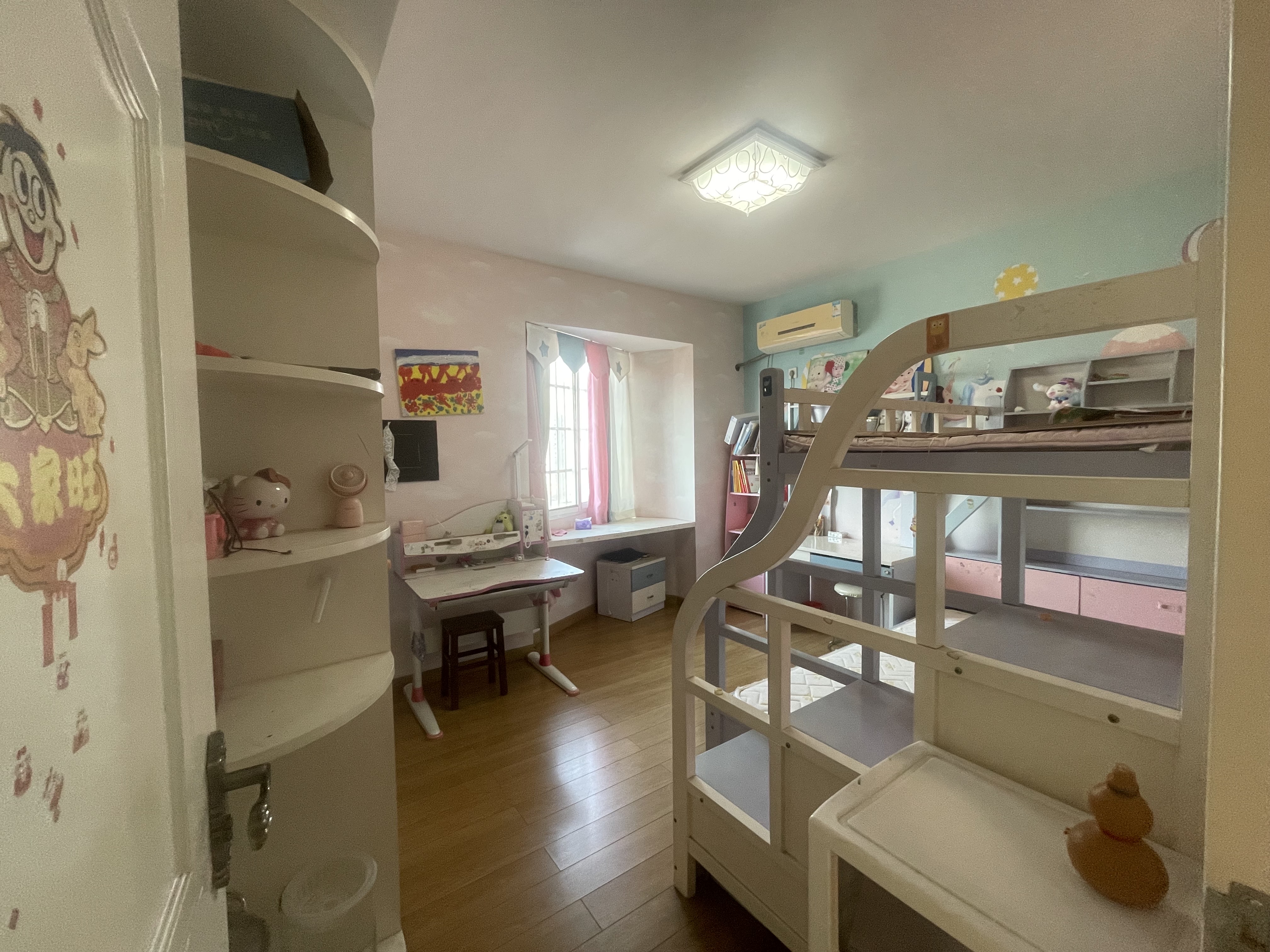 星海名都 3室2厅2卫 69.8万 星海名都 3室2厅2卫 69.8万卧室