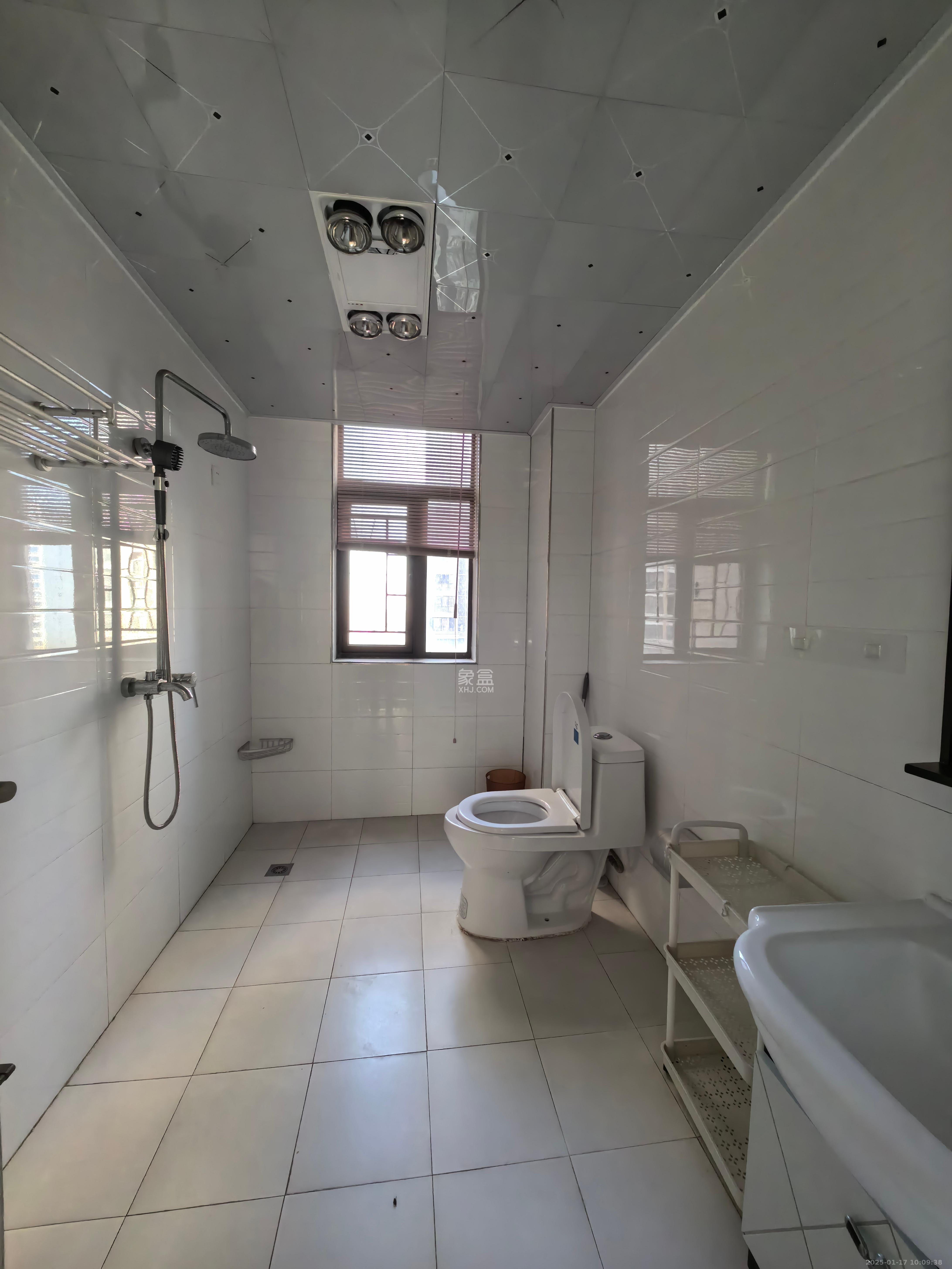 水岸世景  3室2厅2卫   2480.00元/月室内图