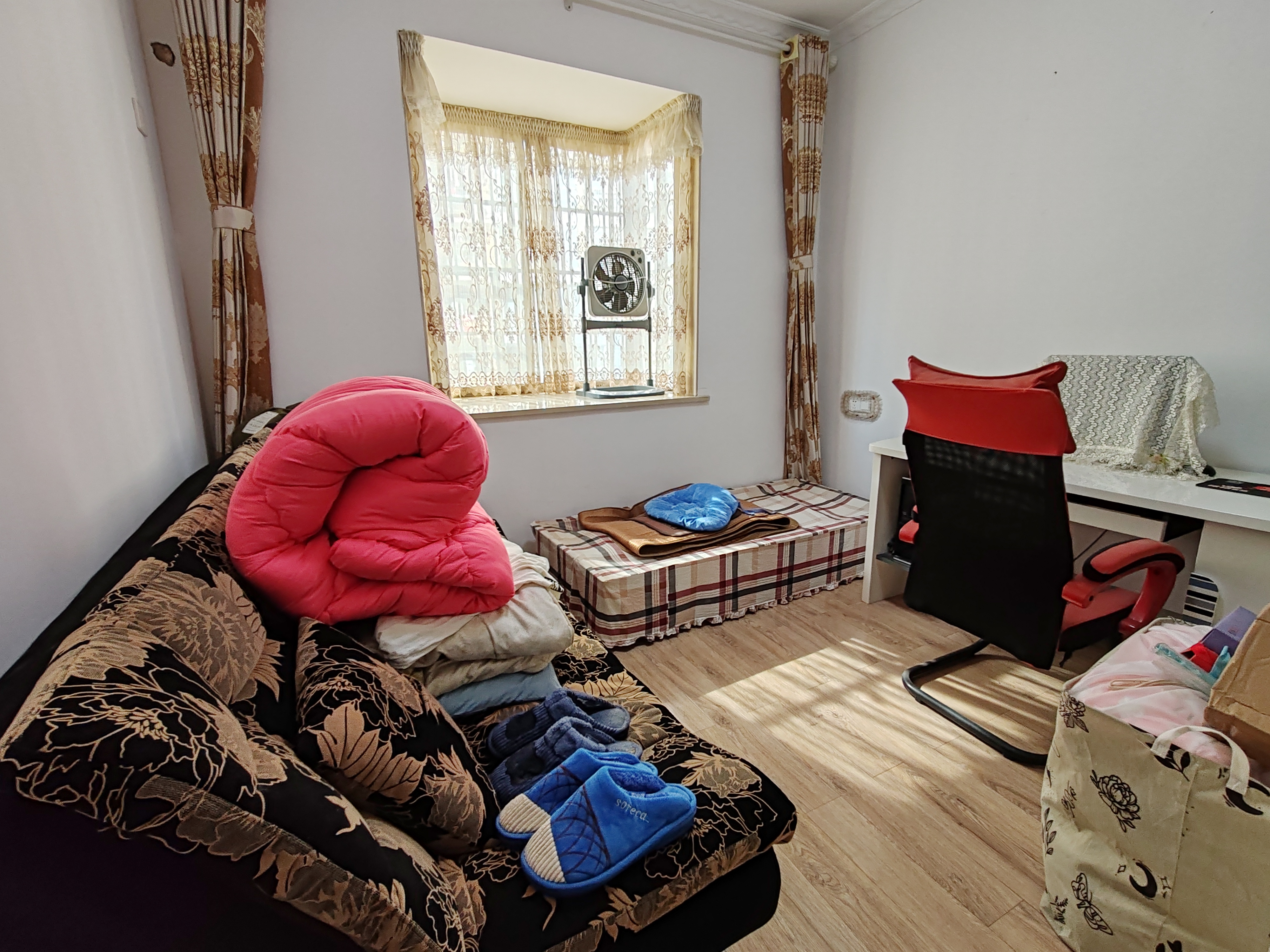 香格里拉 3室2厅1卫 1500.0元/月 香格里拉 3室2厅1卫 1500.0元/月室内图