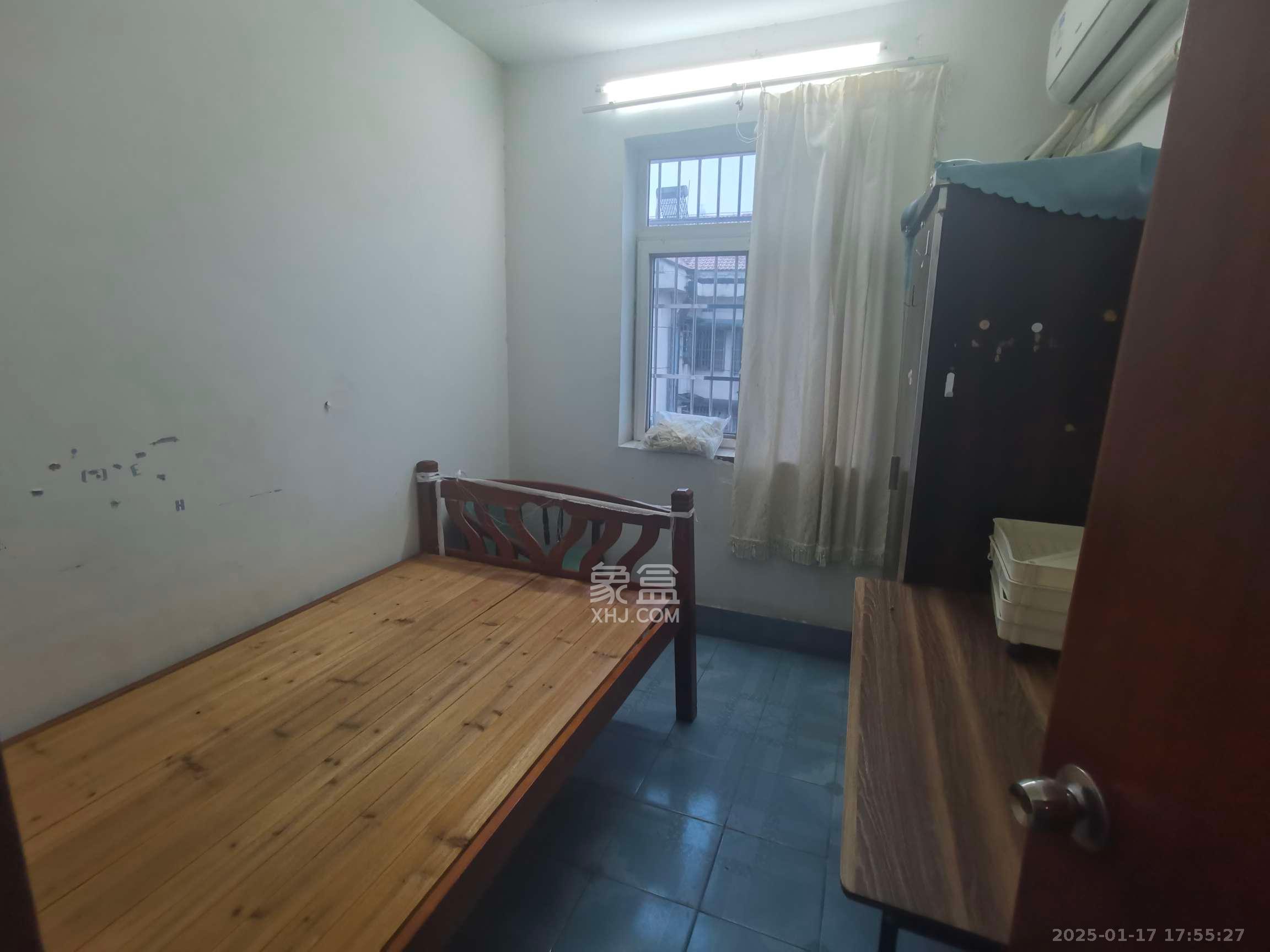 红旗区二片 3室1厅1卫 2000.0元/月 红旗区二片 3室1厅1卫 2000.0元/月室内图