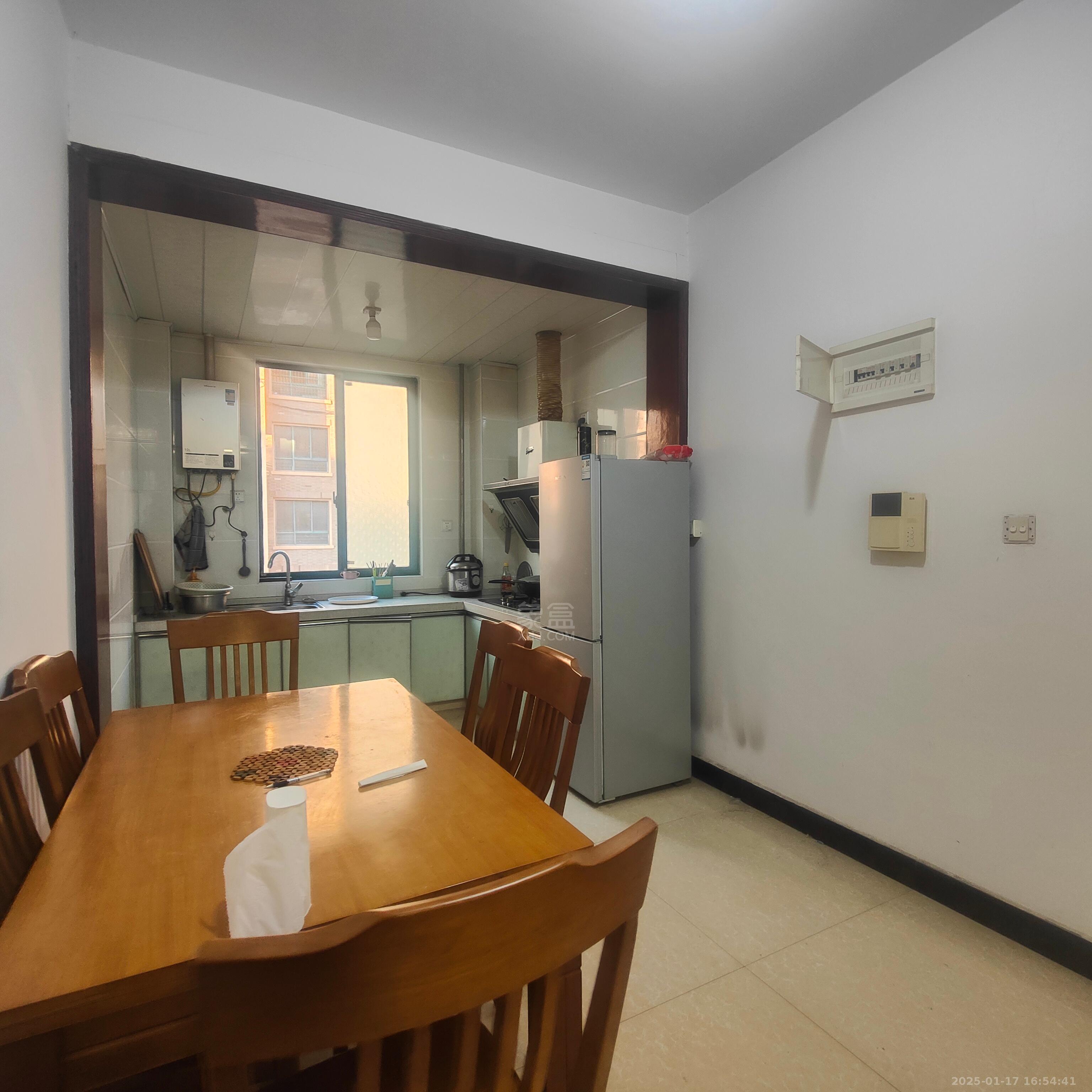 尚格名城东岸花园  3室2厅1卫    1700.0元/月 尚格名城东岸花园  3室2厅1卫    1700.0元/月室内图