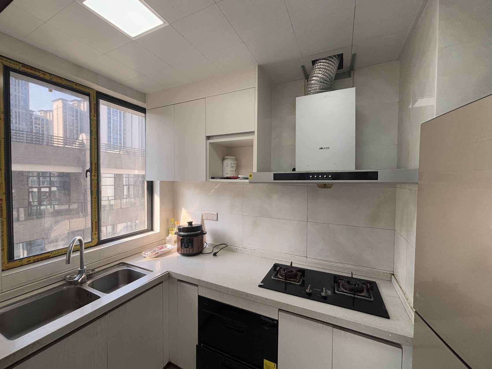 星华海岸城二期  3室2厅2卫    179.0万 星华海岸城二期  3室2厅2卫    179.0万室内图