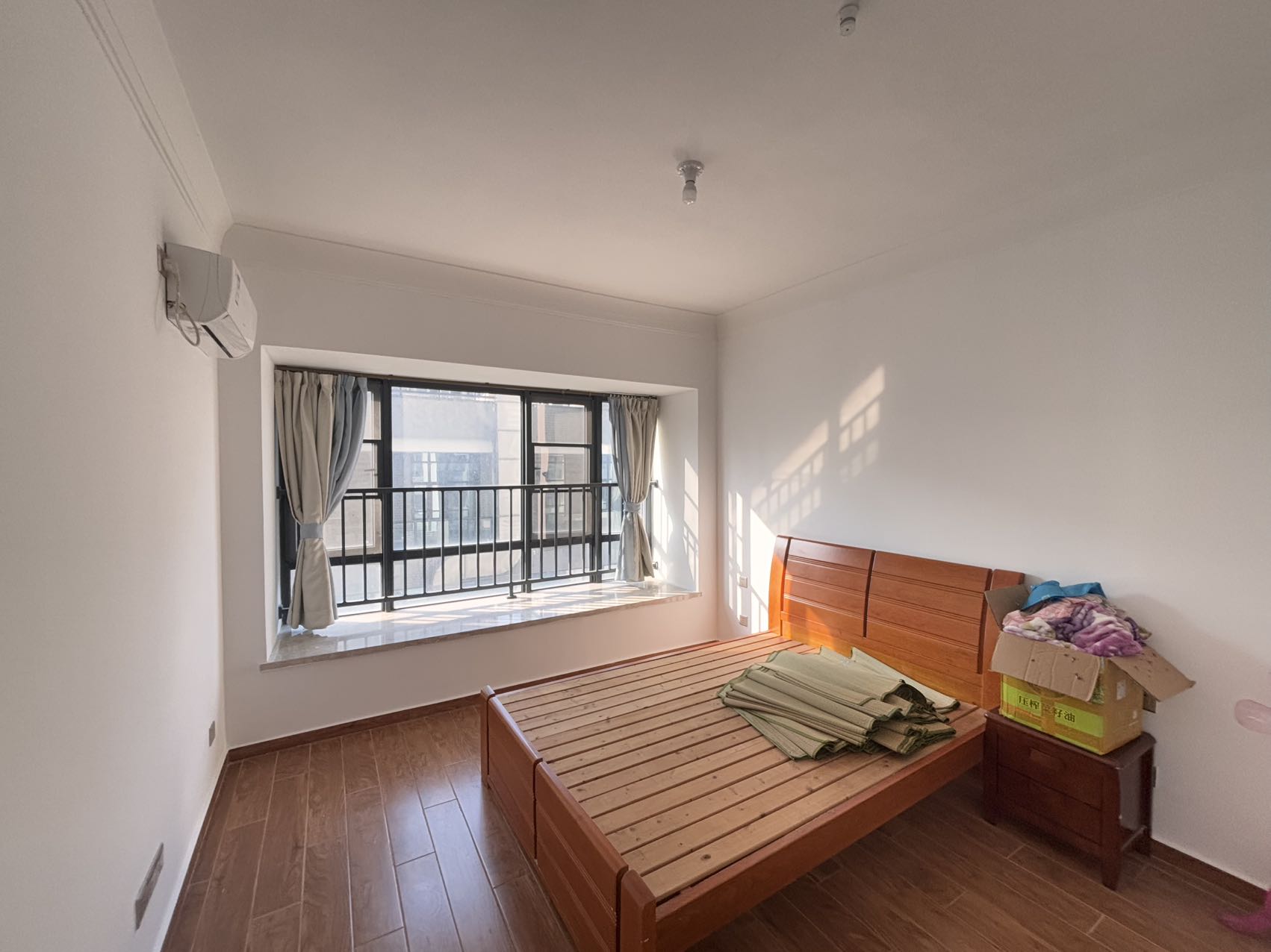 星华海岸城二期  3室2厅2卫    179.0万 星华海岸城二期  3室2厅2卫    179.0万室内图