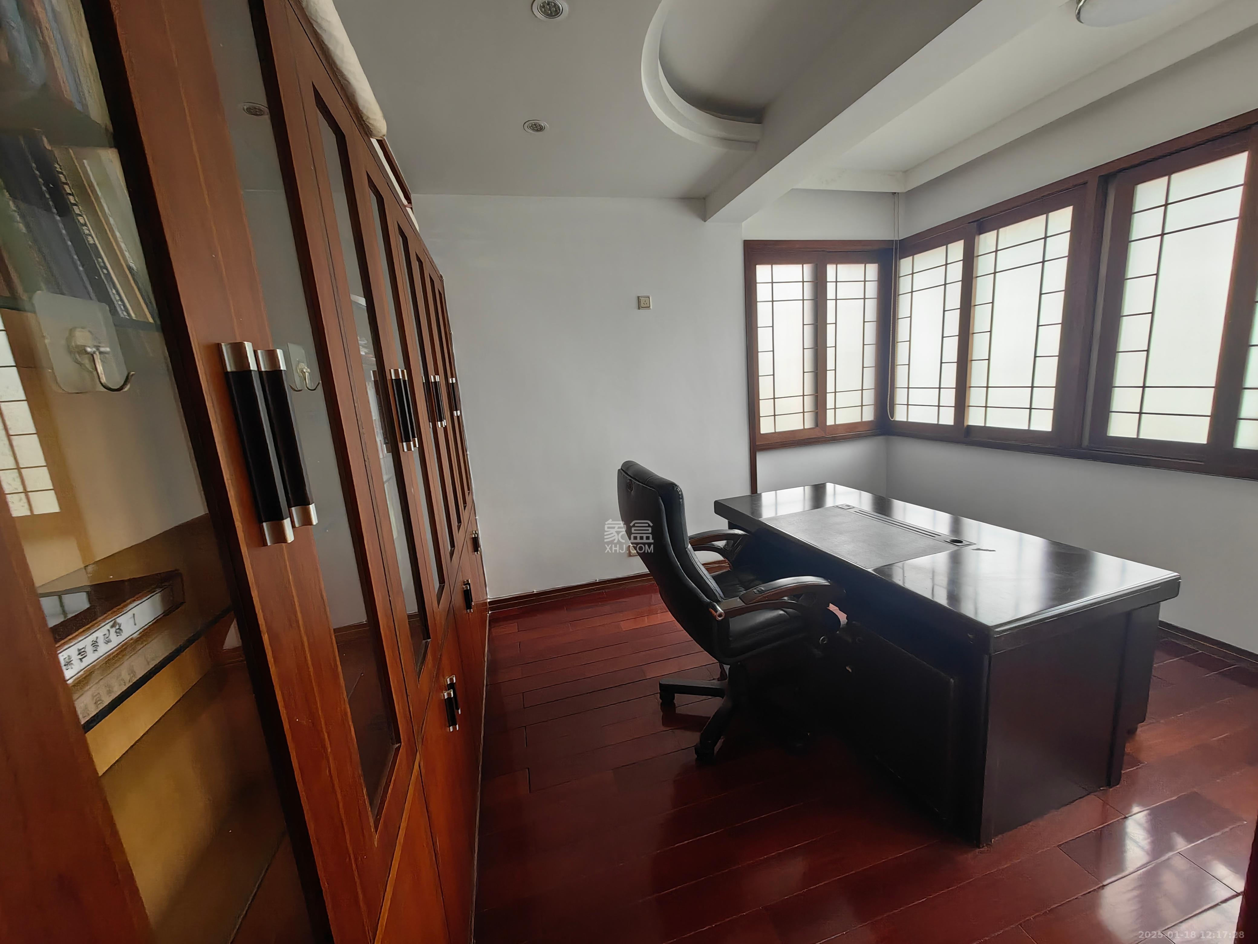 鑫天花园 4室2厅3卫 2400.0元/月 鑫天花园 4室2厅3卫 2400.0元/月室内图