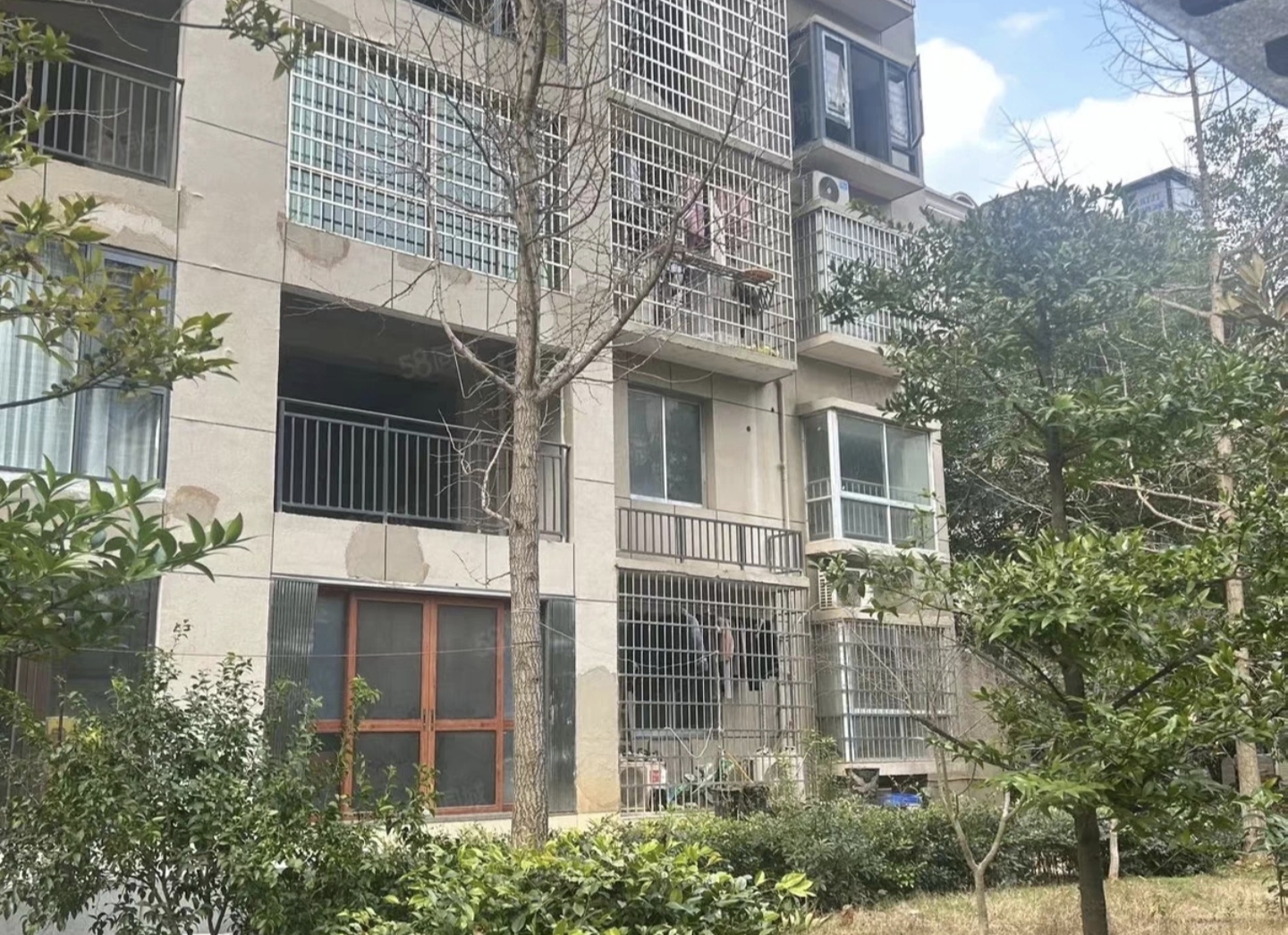 孙水明珠  3室2厅2卫    52.0万客厅