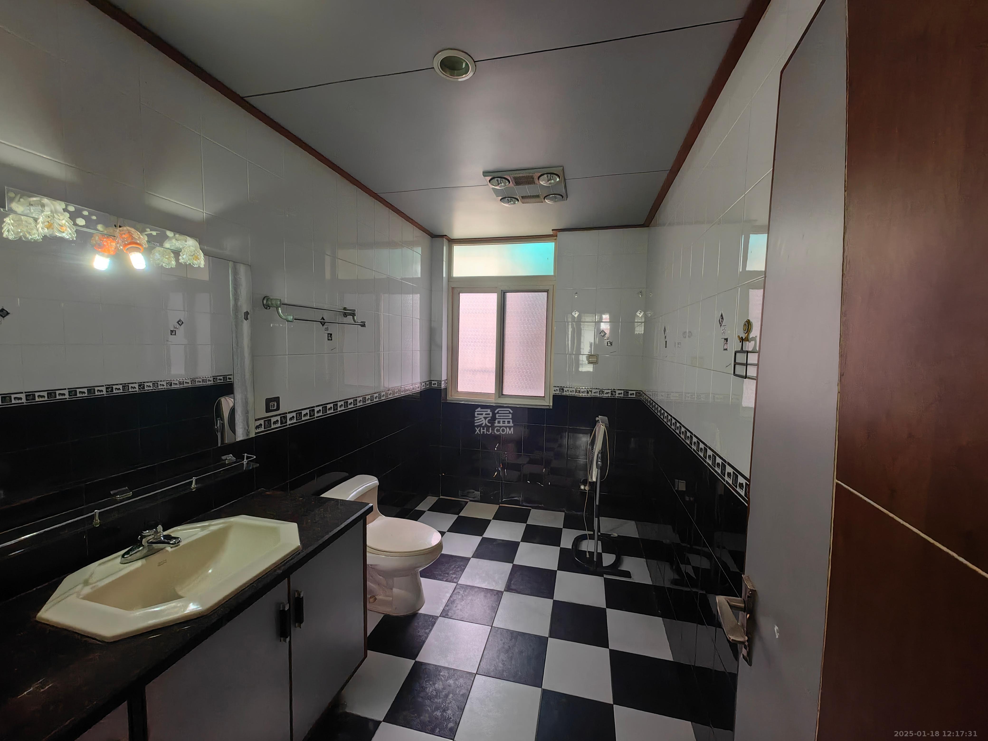 鑫天花园 4室2厅3卫 2400.0元/月 鑫天花园 4室2厅3卫 2400.0元/月室内图