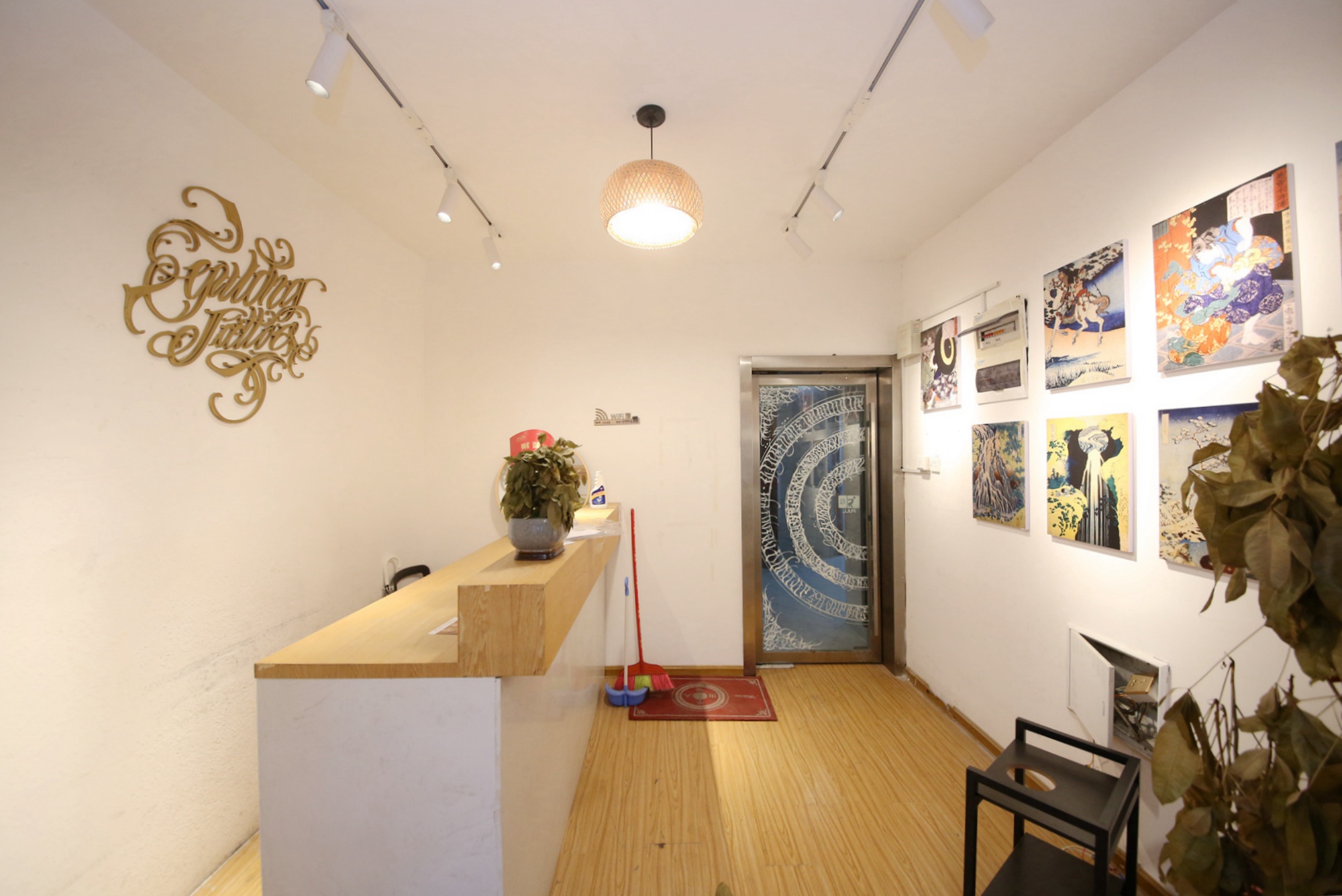 潮宗御苑  4室2厅2卫    240.0万客厅