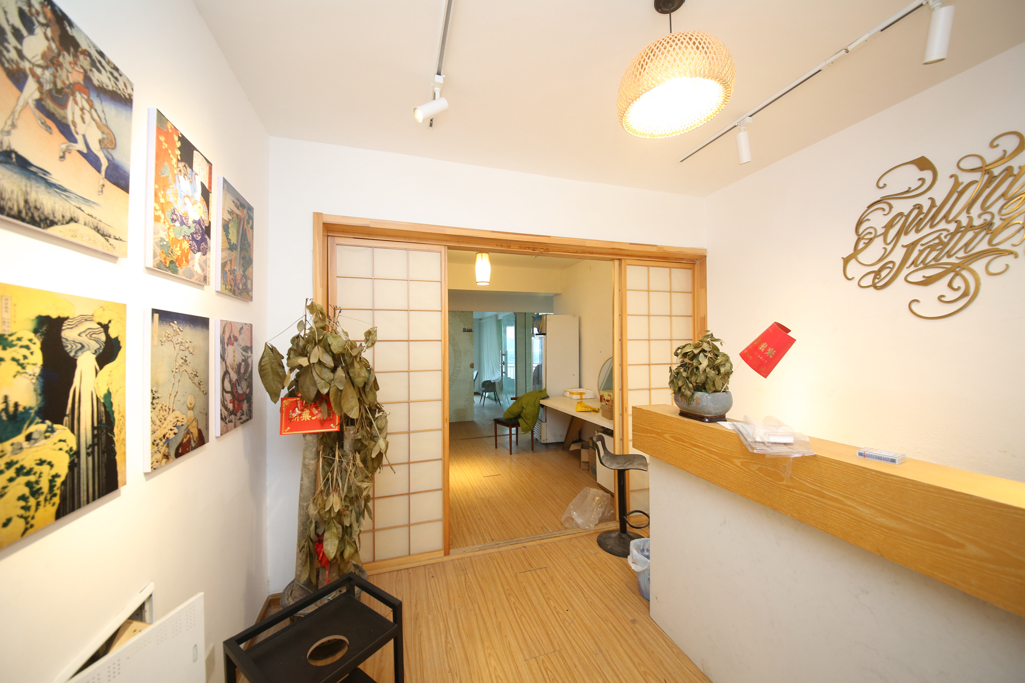 潮宗御苑  4室2厅2卫    240.0万客厅