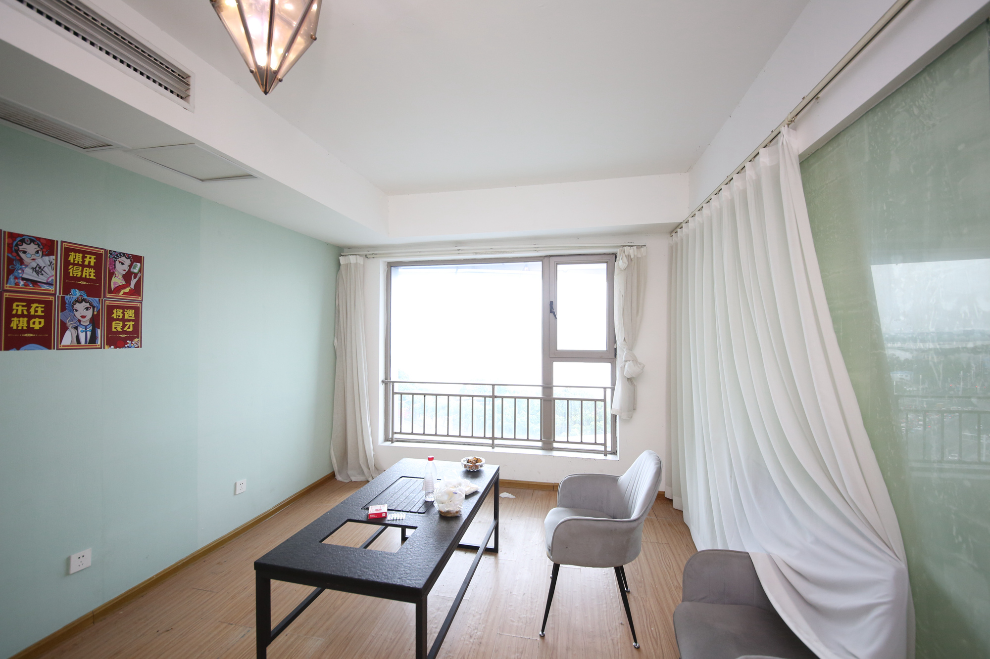 潮宗御苑  4室2厅2卫    240.0万卧室