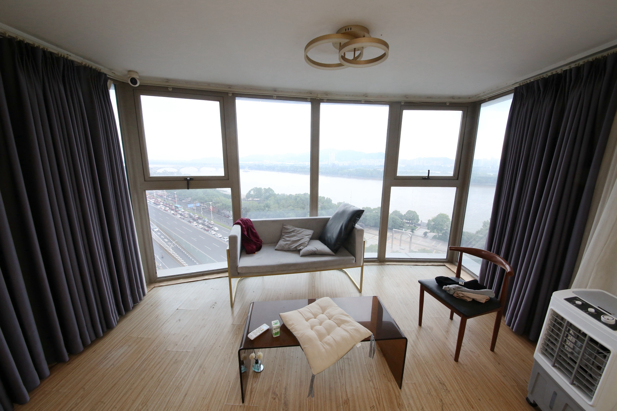 潮宗御苑  4室2厅2卫    240.0万阳台