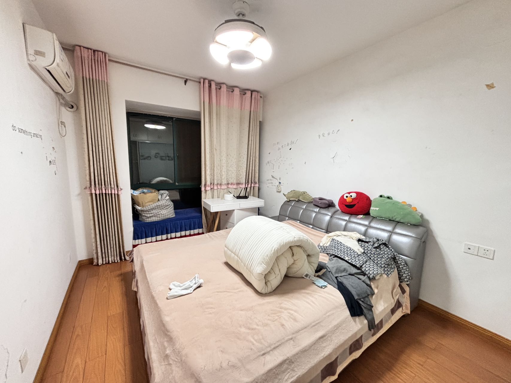 经世皇城 4室2厅2卫 89.0万 经世皇城 4室2厅2卫 89.0万室内图