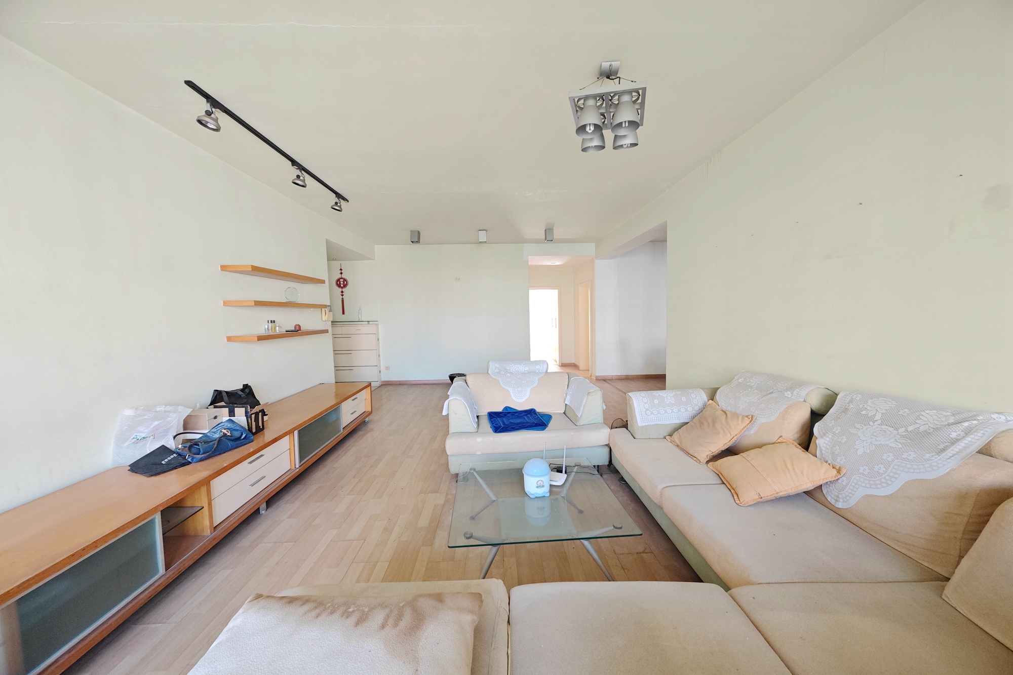 鑫天佳园  3室2厅1卫    70.0万 鑫天佳园  3室2厅1卫    70.0万客厅