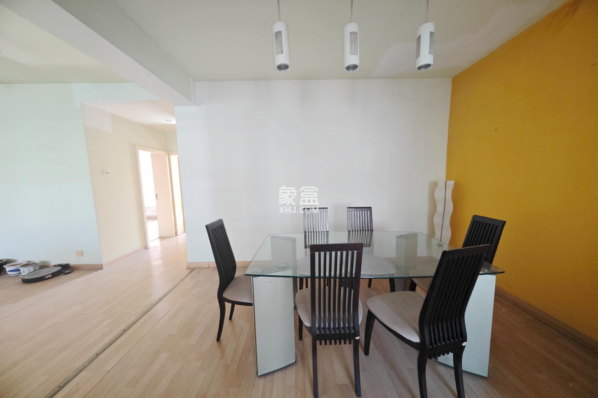 鑫天佳园  3室2厅1卫    70.0万 鑫天佳园  3室2厅1卫    70.0万客厅