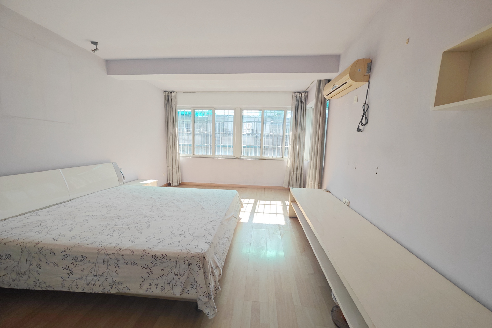 鑫天佳园  3室2厅1卫    70.0万 鑫天佳园  3室2厅1卫    70.0万卧室