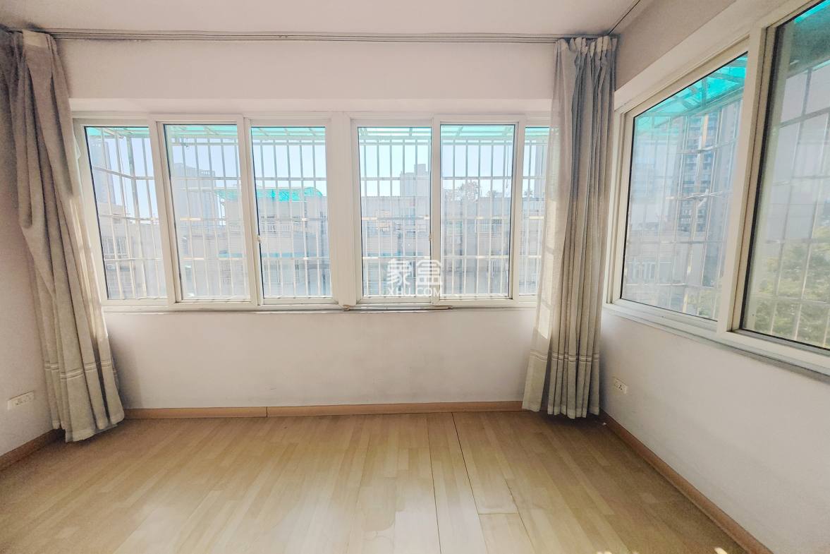 鑫天佳园  3室2厅1卫    70.0万 鑫天佳园  3室2厅1卫    70.0万阳台