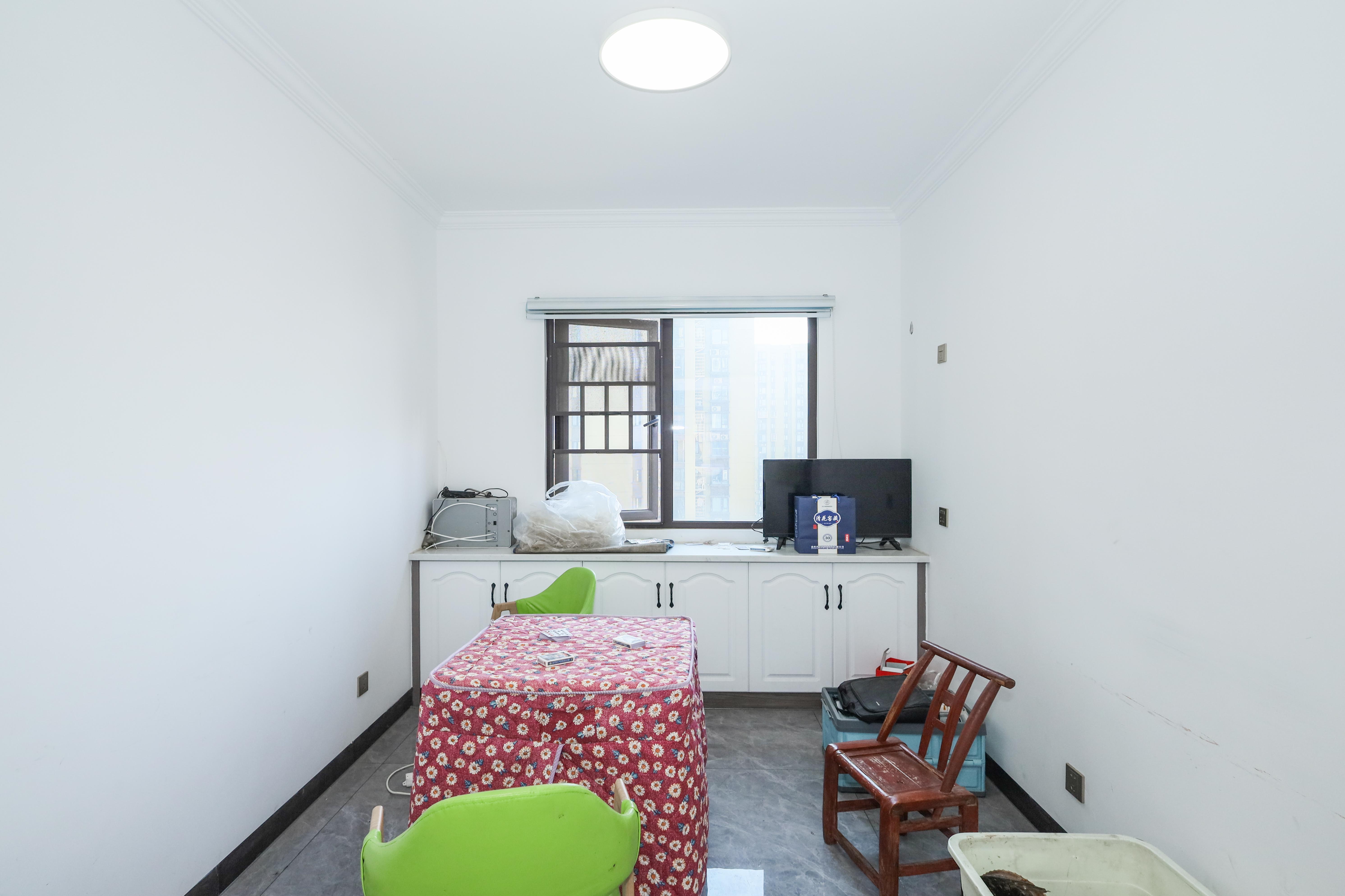 和润园三期 3室2厅1卫 78.0万 和润园三期 3室2厅1卫 78.0万卧室