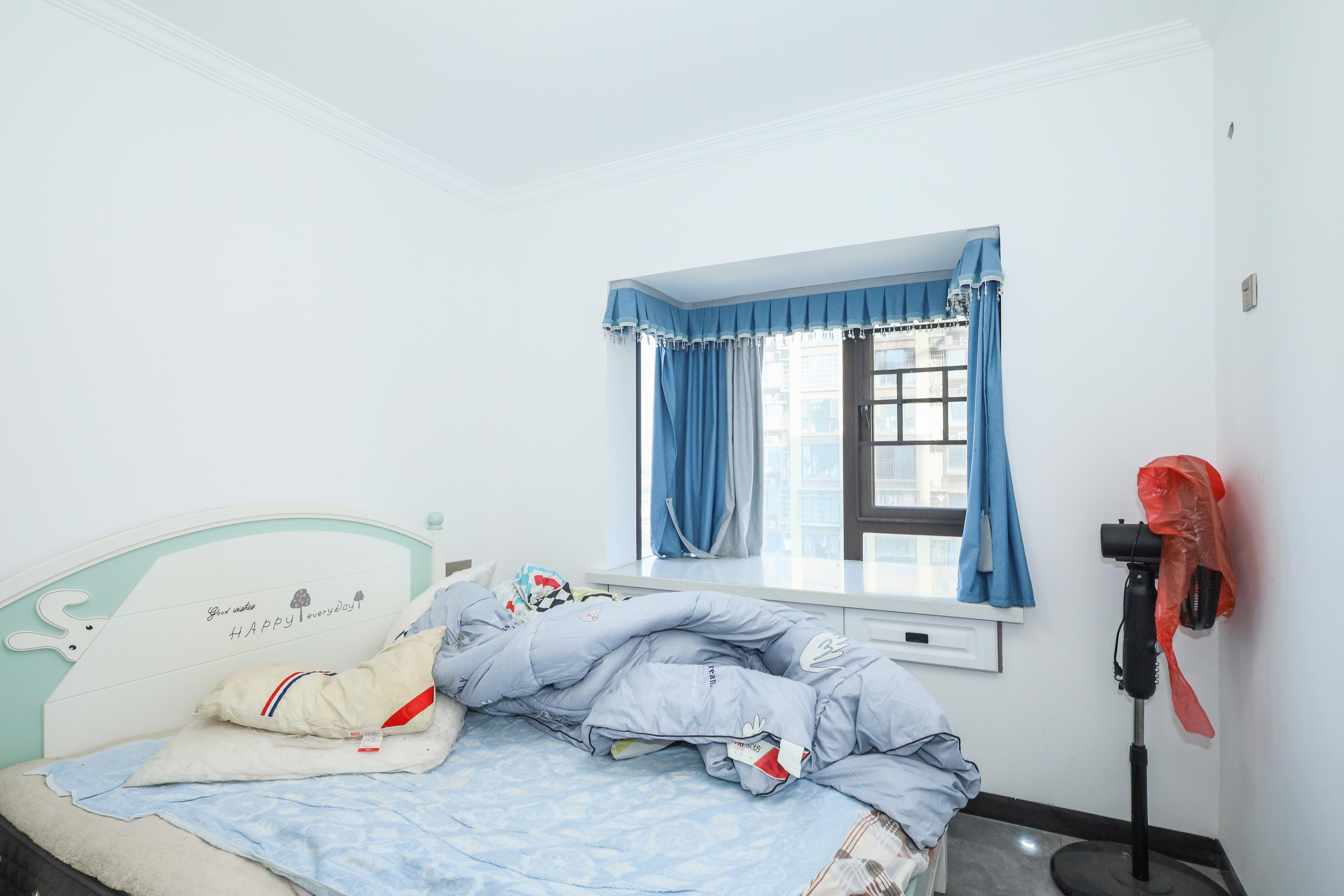 和润园三期 3室2厅1卫 78.0万 和润园三期 3室2厅1卫 78.0万卧室