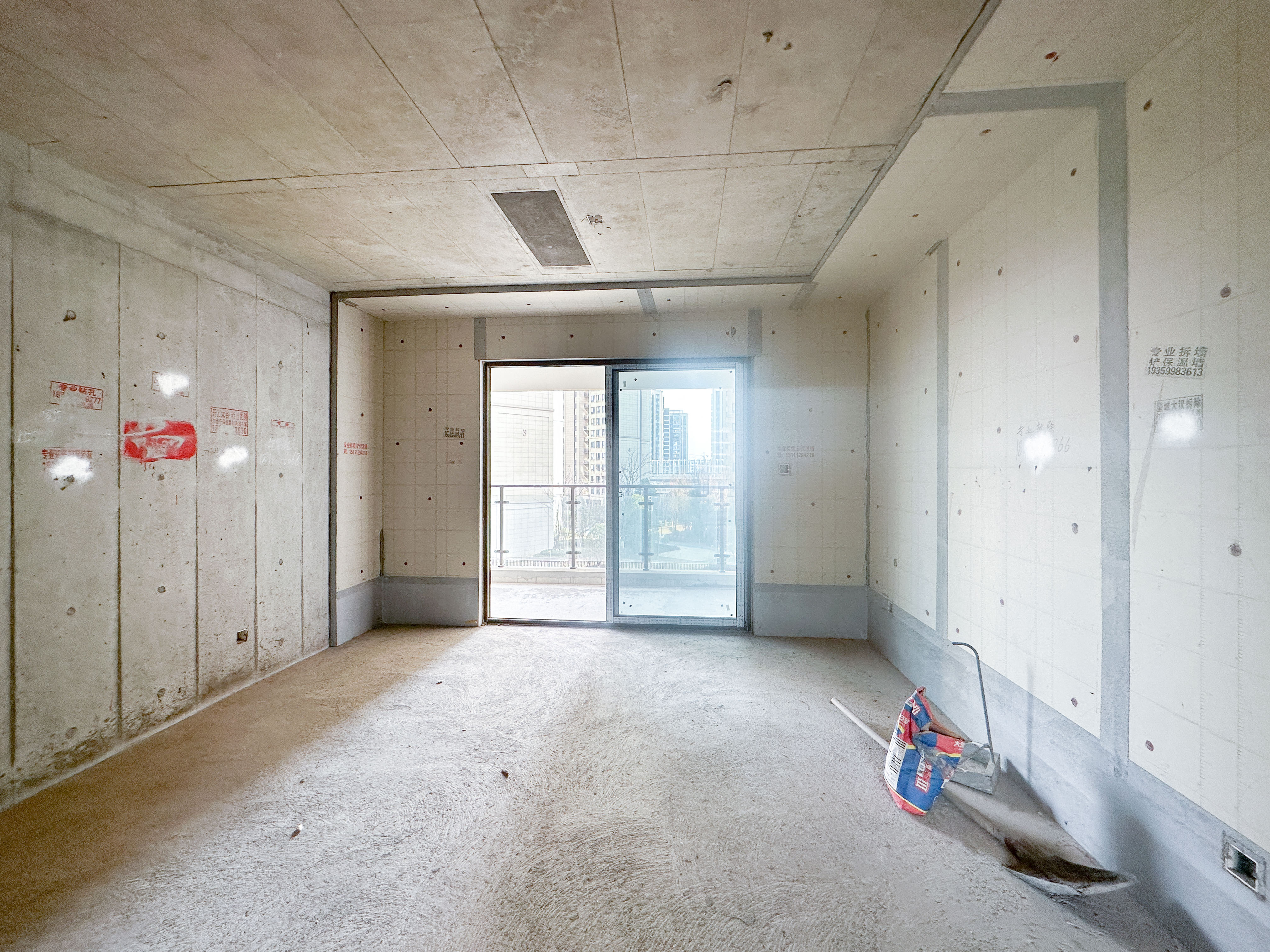 润和湘江天地D区 4室2厅2卫 149.0万 润和湘江天地D区 4室2厅2卫 149.0万客厅