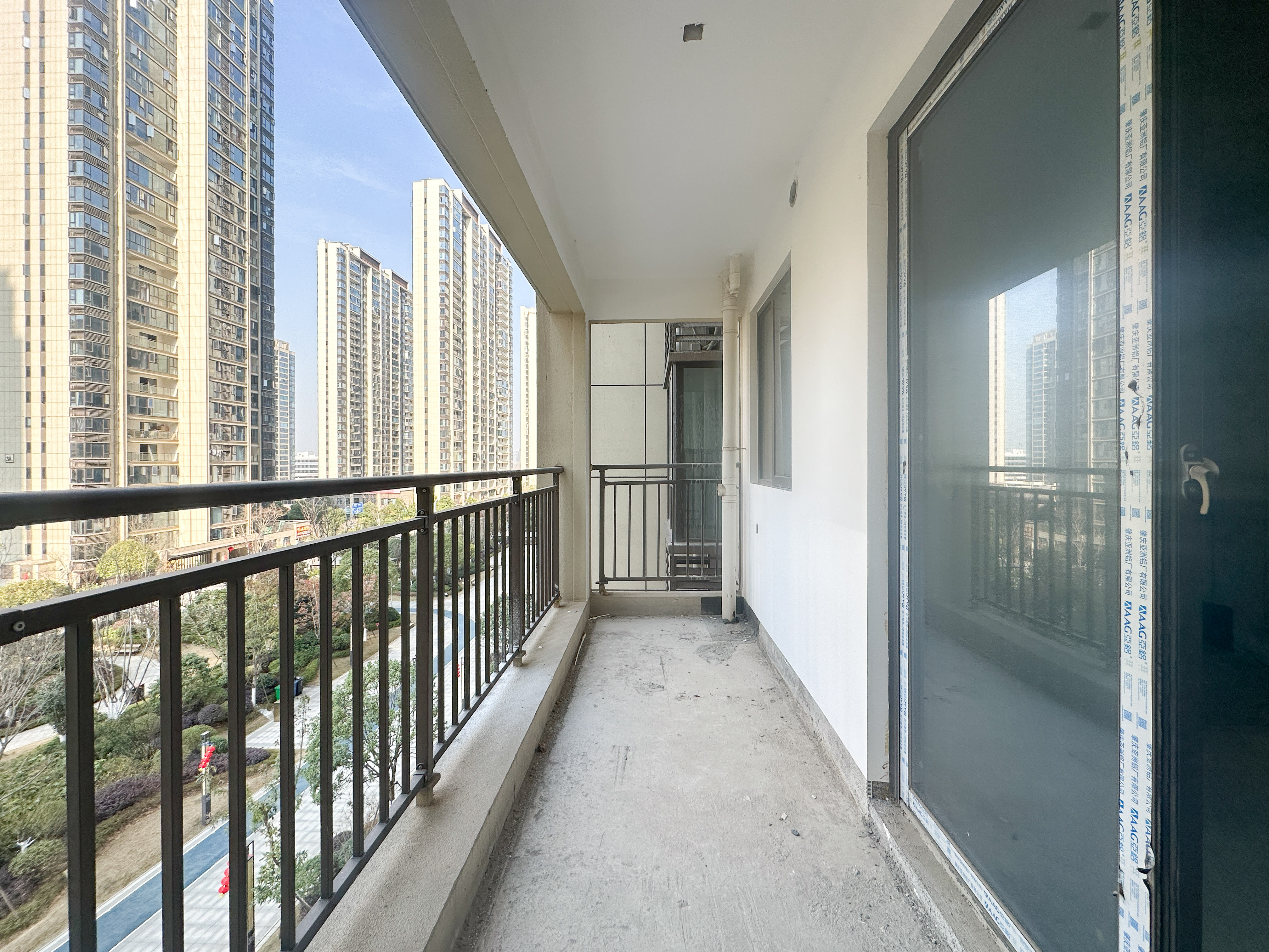 润和湘江天地D区 4室2厅2卫 149.0万 润和湘江天地D区 4室2厅2卫 149.0万阳台