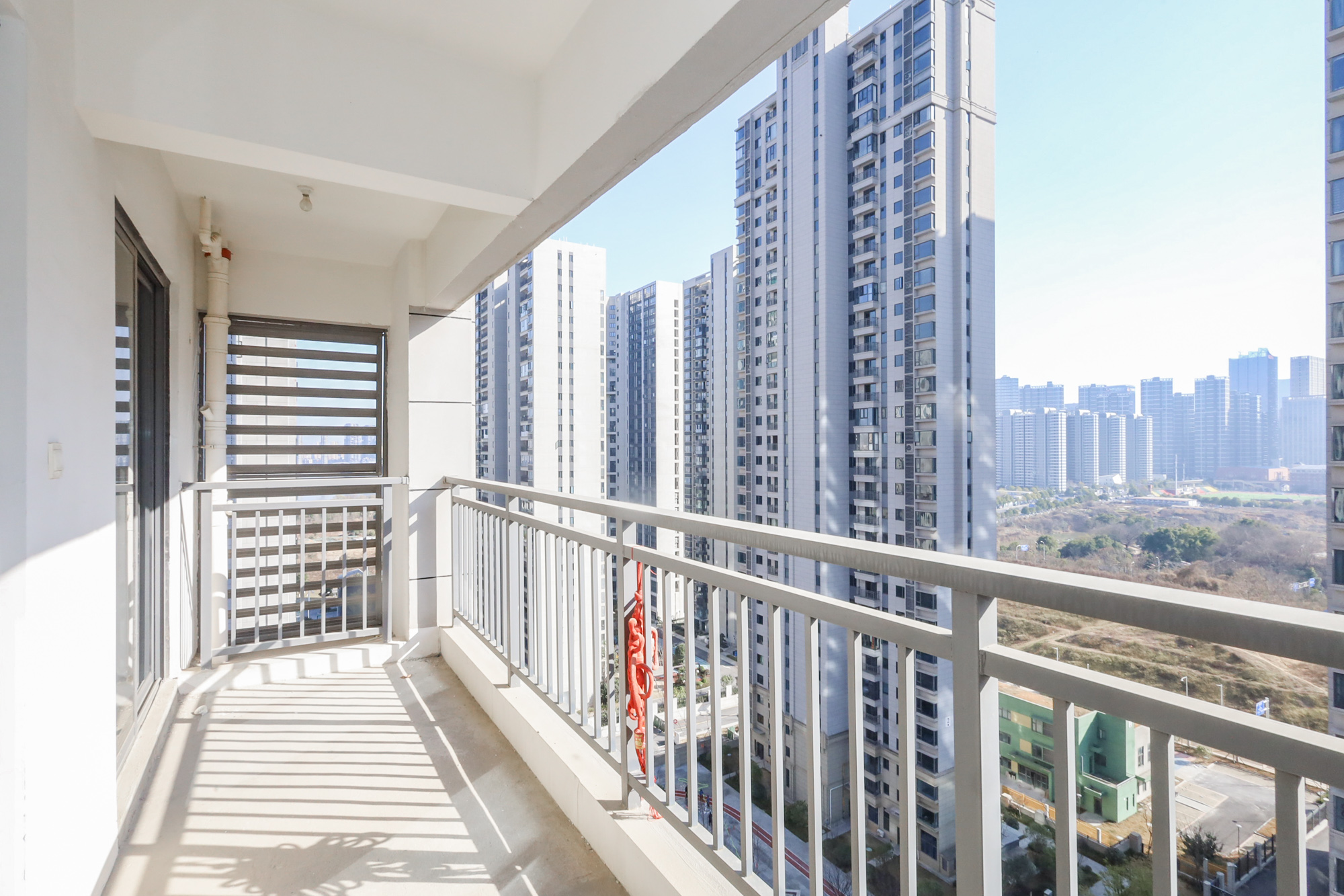 诺德滨江逸园（中铁逸园）  3室2厅2卫   182.00万阳台