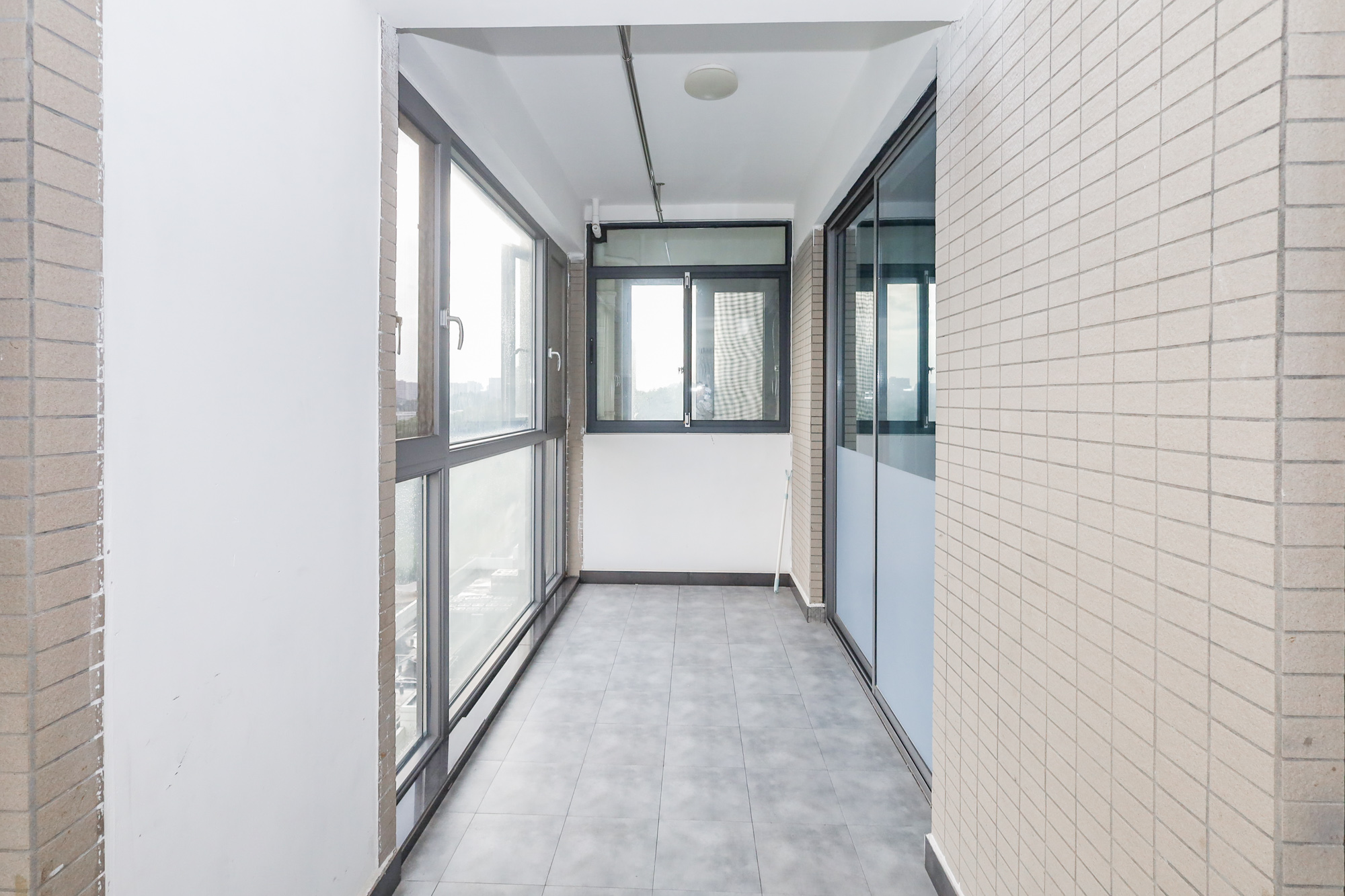 八方小区B区  1室2厅2卫   508.00万阳台