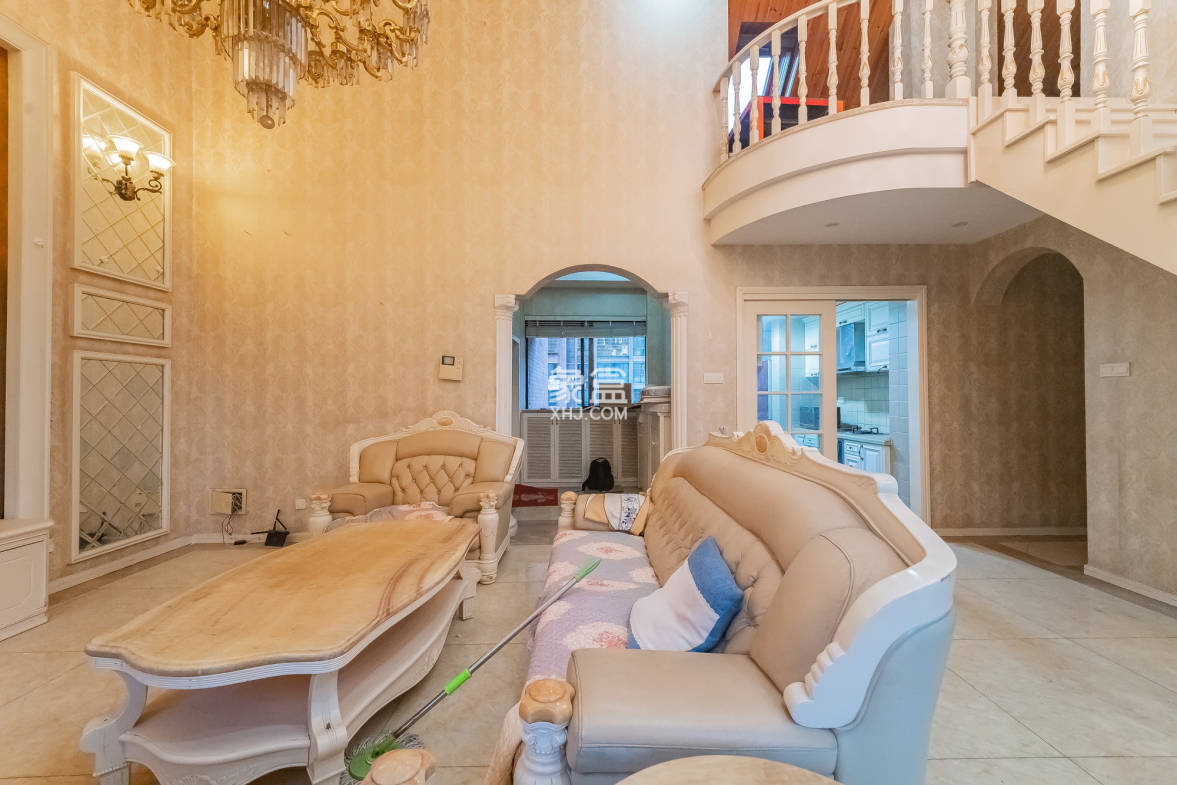 华润凤凰城一期 4室2厅2卫 120.0万 华润凤凰城一期 4室2厅2卫 120.0万客厅