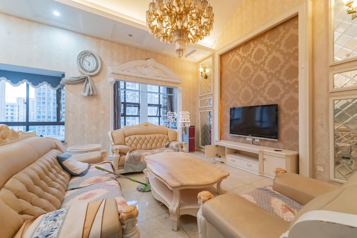华润凤凰城一期 4室2厅2卫 120.0万 华润凤凰城一期 4室2厅2卫 120.0万客厅