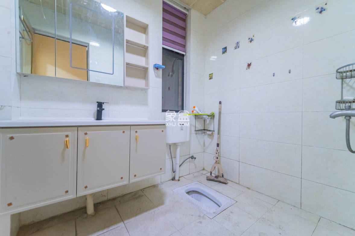 华润凤凰城一期 4室2厅2卫 120.0万 华润凤凰城一期 4室2厅2卫 120.0万卫生间