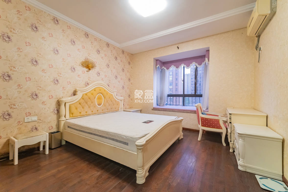 华润凤凰城一期 4室2厅2卫 120.0万 华润凤凰城一期 4室2厅2卫 120.0万卧室