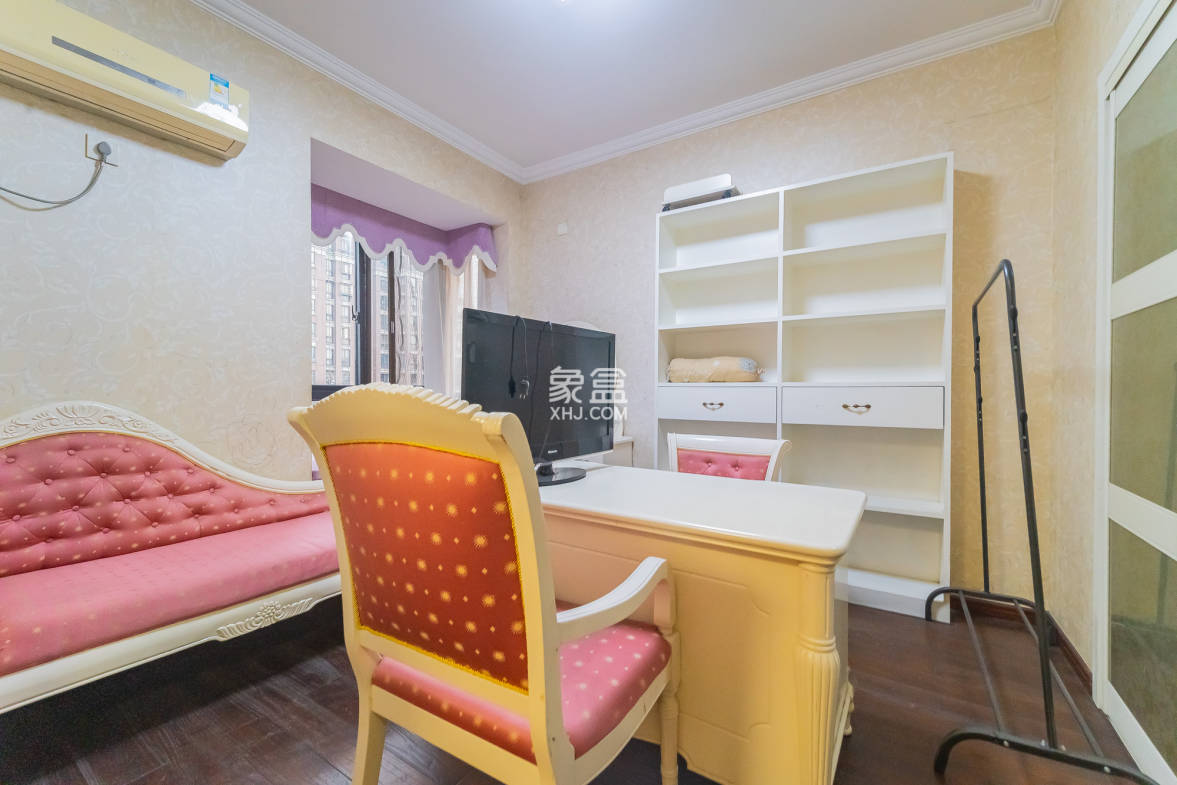 华润凤凰城一期 4室2厅2卫 120.0万 华润凤凰城一期 4室2厅2卫 120.0万卧室