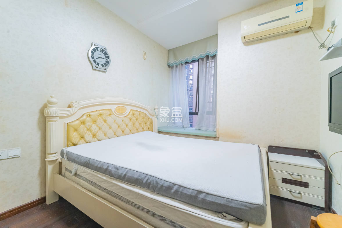 华润凤凰城一期 4室2厅2卫 120.0万 华润凤凰城一期 4室2厅2卫 120.0万卧室